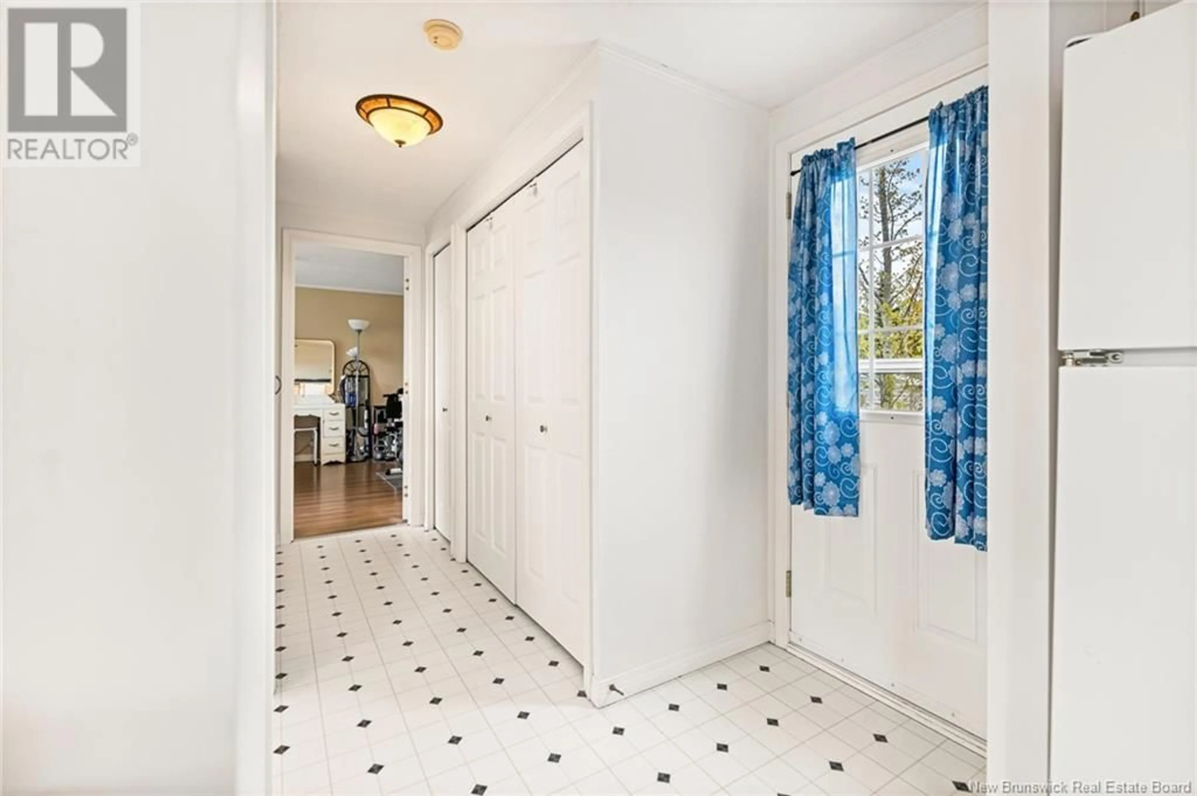 Indoor entryway for 6 SENTIER STREET, Moncton New Brunswick E1H3J7