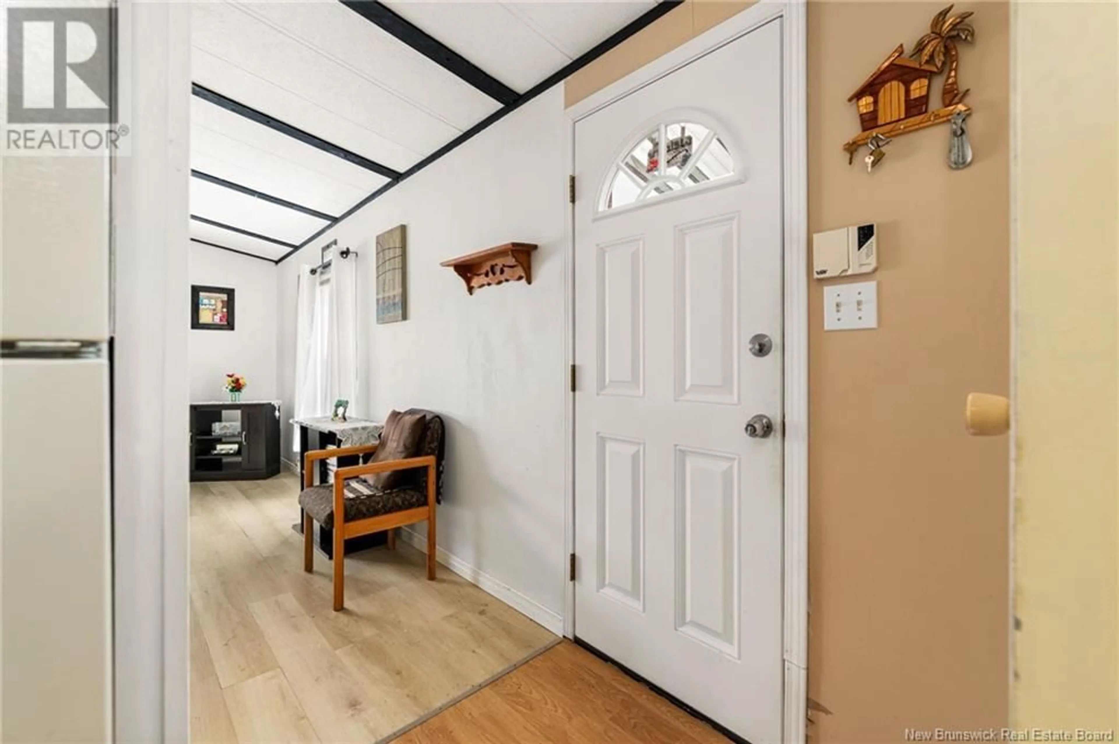 Indoor entryway for 32 MIDWAY, Moncton New Brunswick E1E2J5