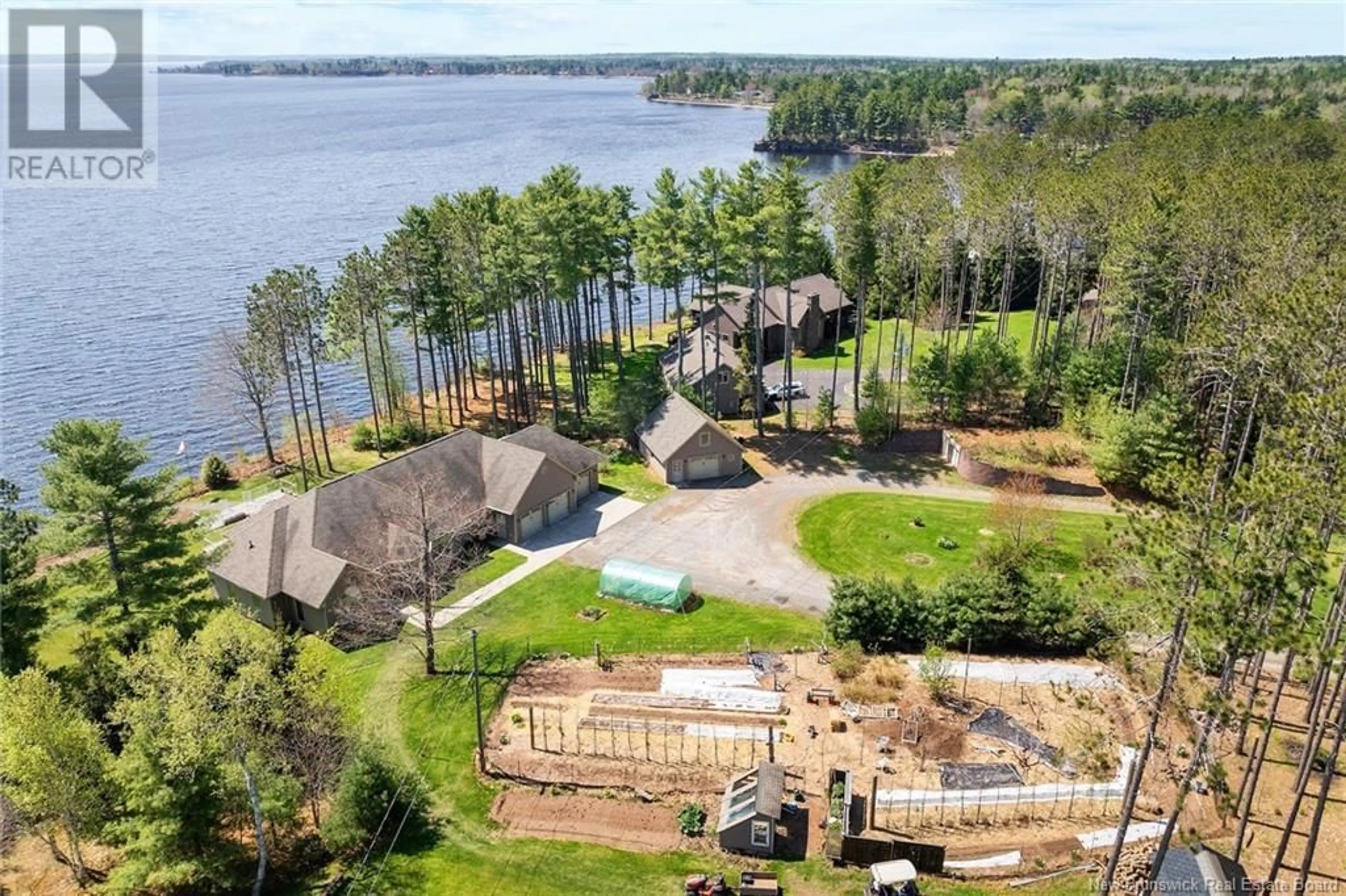 A pic from outside/outdoor area/front of a property/back of a property/a pic from drone, water/lake/river/ocean view for 2990 ROUTE 690, Sypher Cove New Brunswick E4B0A9