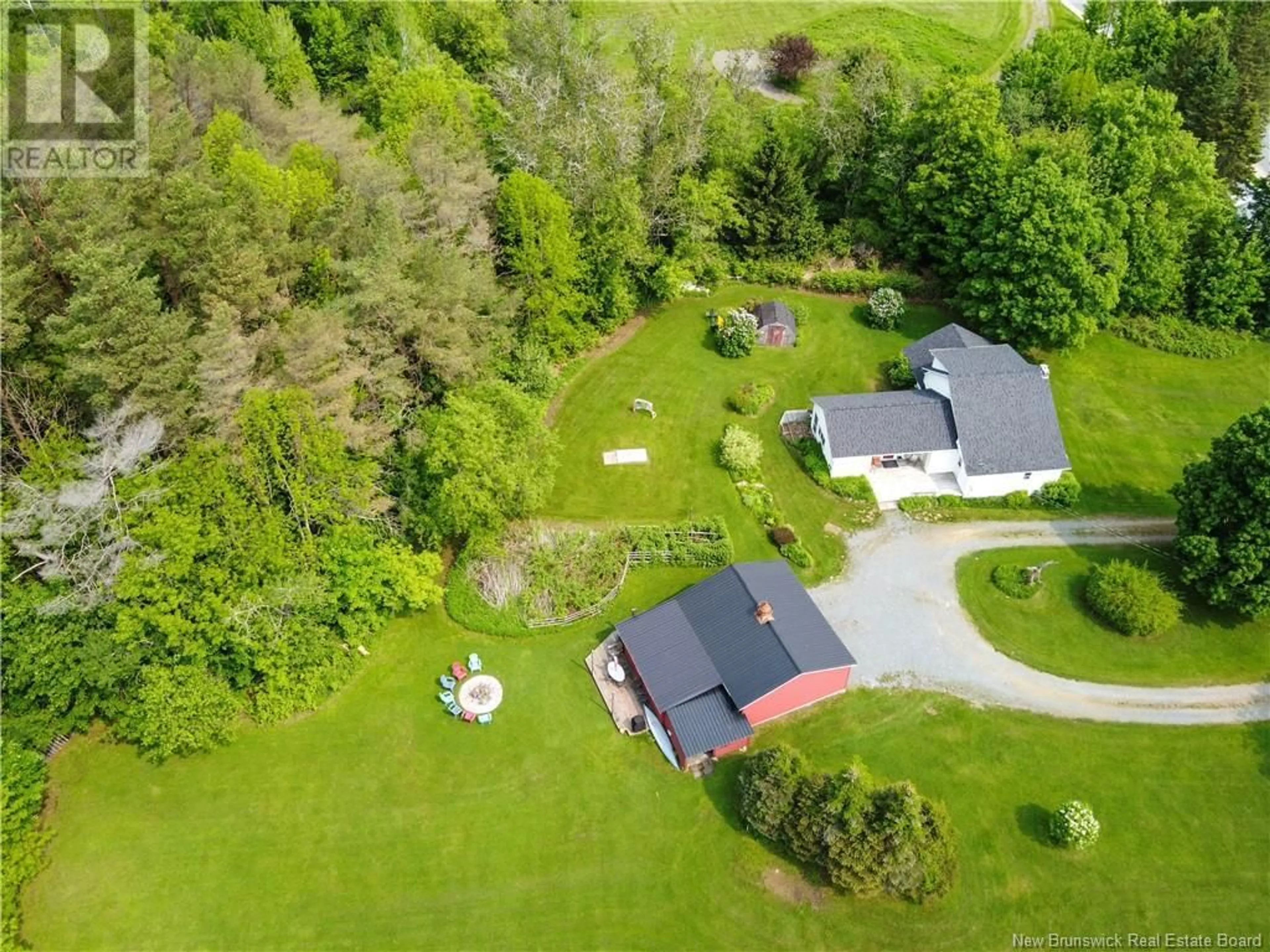 A pic from outside/outdoor area/front of a property/back of a property/a pic from drone, unknown for 124 RIVERVIEW DRIVE, Florenceville-Bristol New Brunswick E7L3M3