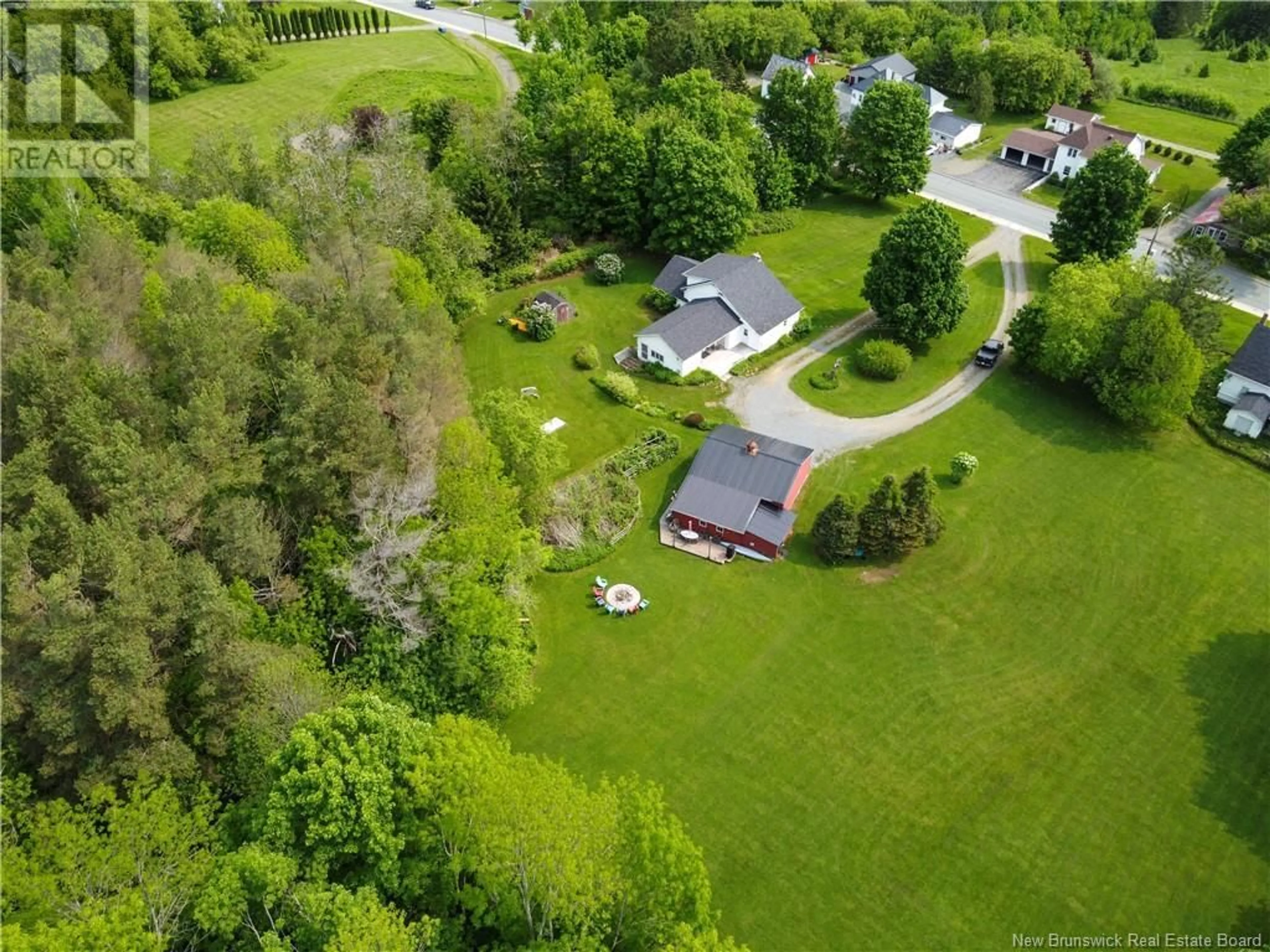 A pic from outside/outdoor area/front of a property/back of a property/a pic from drone, unknown for 124 RIVERVIEW DRIVE, Florenceville-Bristol New Brunswick E7L3M3