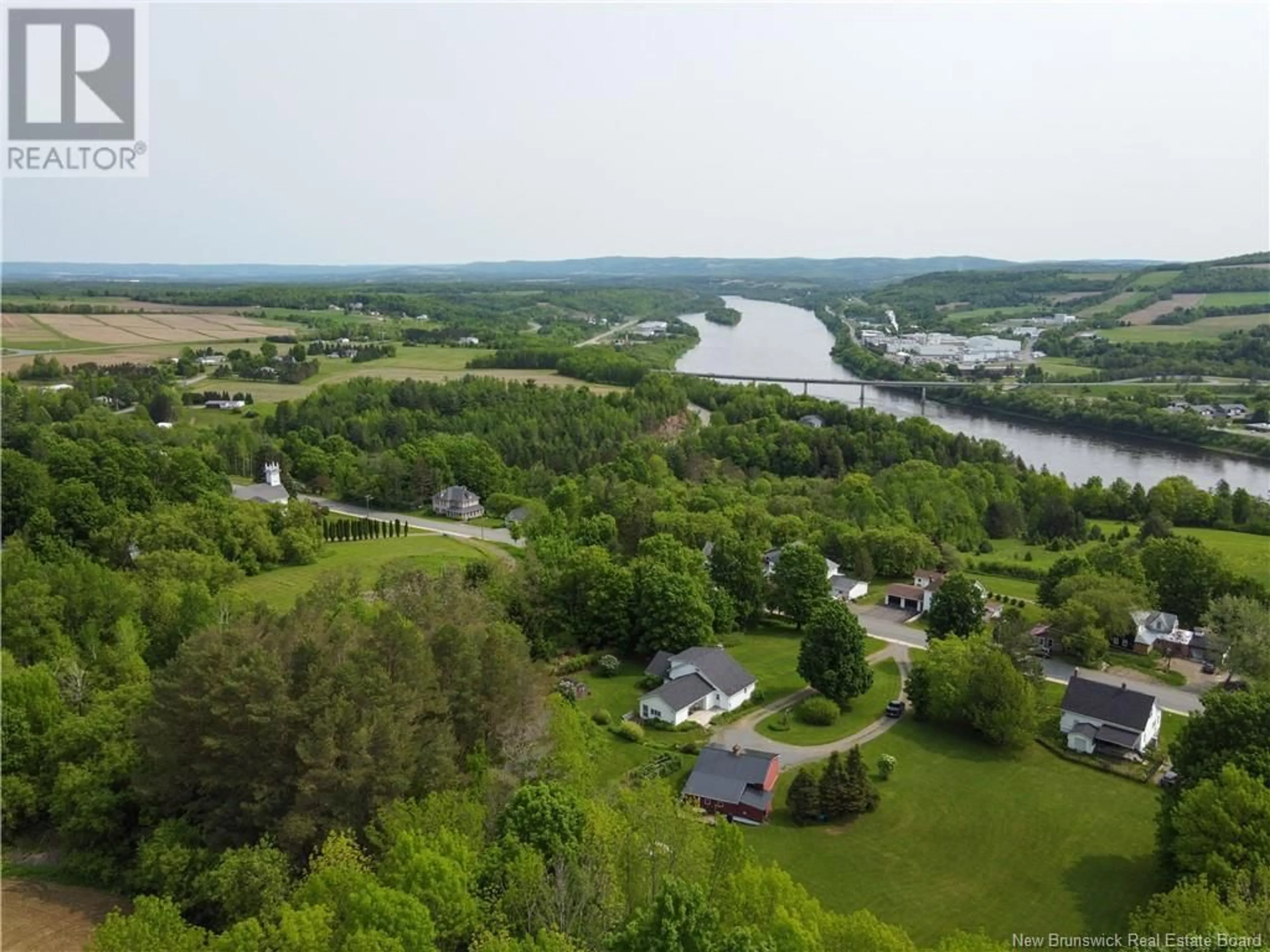 A pic from outside/outdoor area/front of a property/back of a property/a pic from drone, water/lake/river/ocean view for 124 RIVERVIEW DRIVE, Florenceville-Bristol New Brunswick E7L3M3