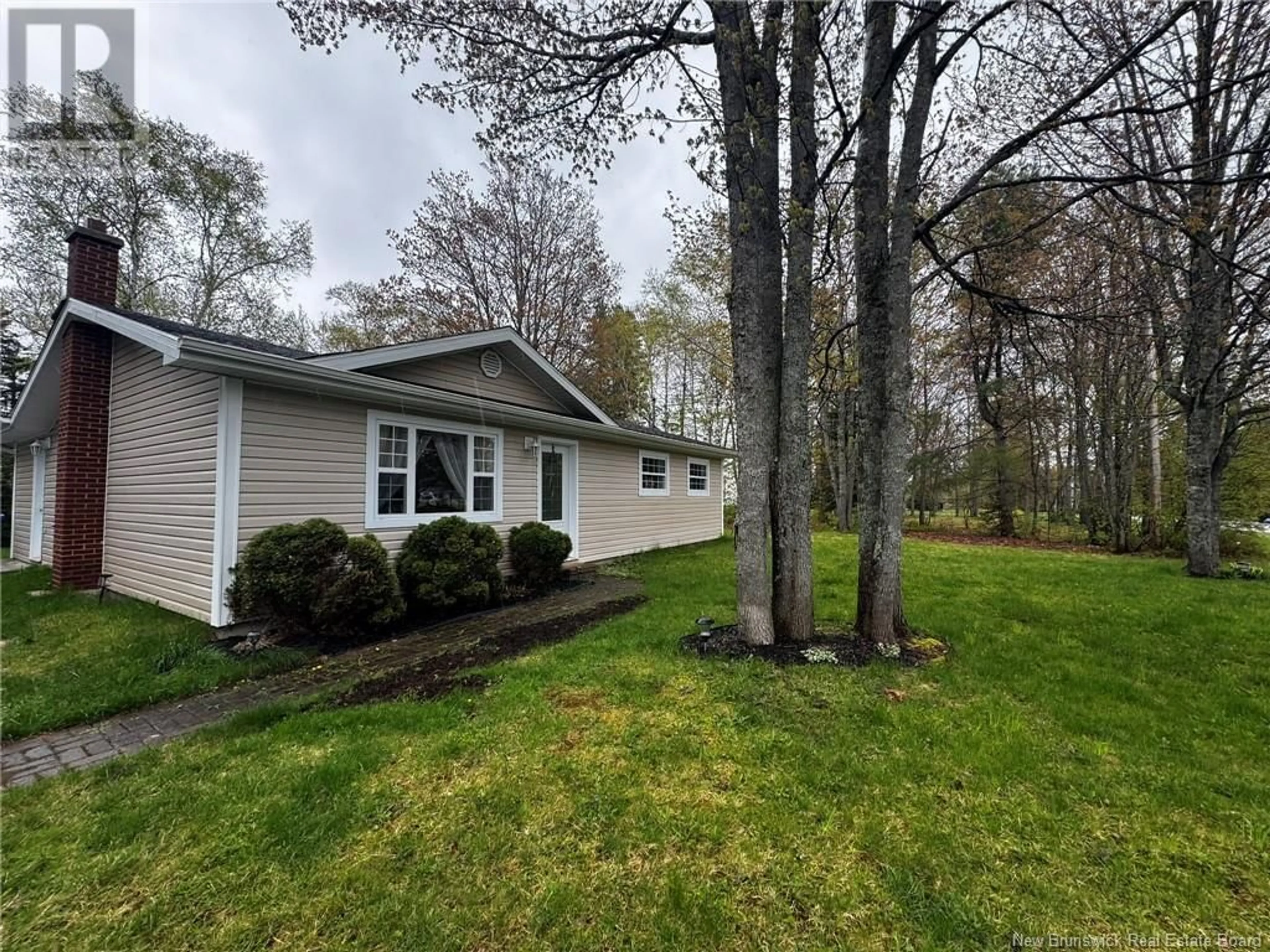 Home with vinyl exterior material, unknown for 168 MCCOSH CRESCENT, Miramichi New Brunswick E1V5W8