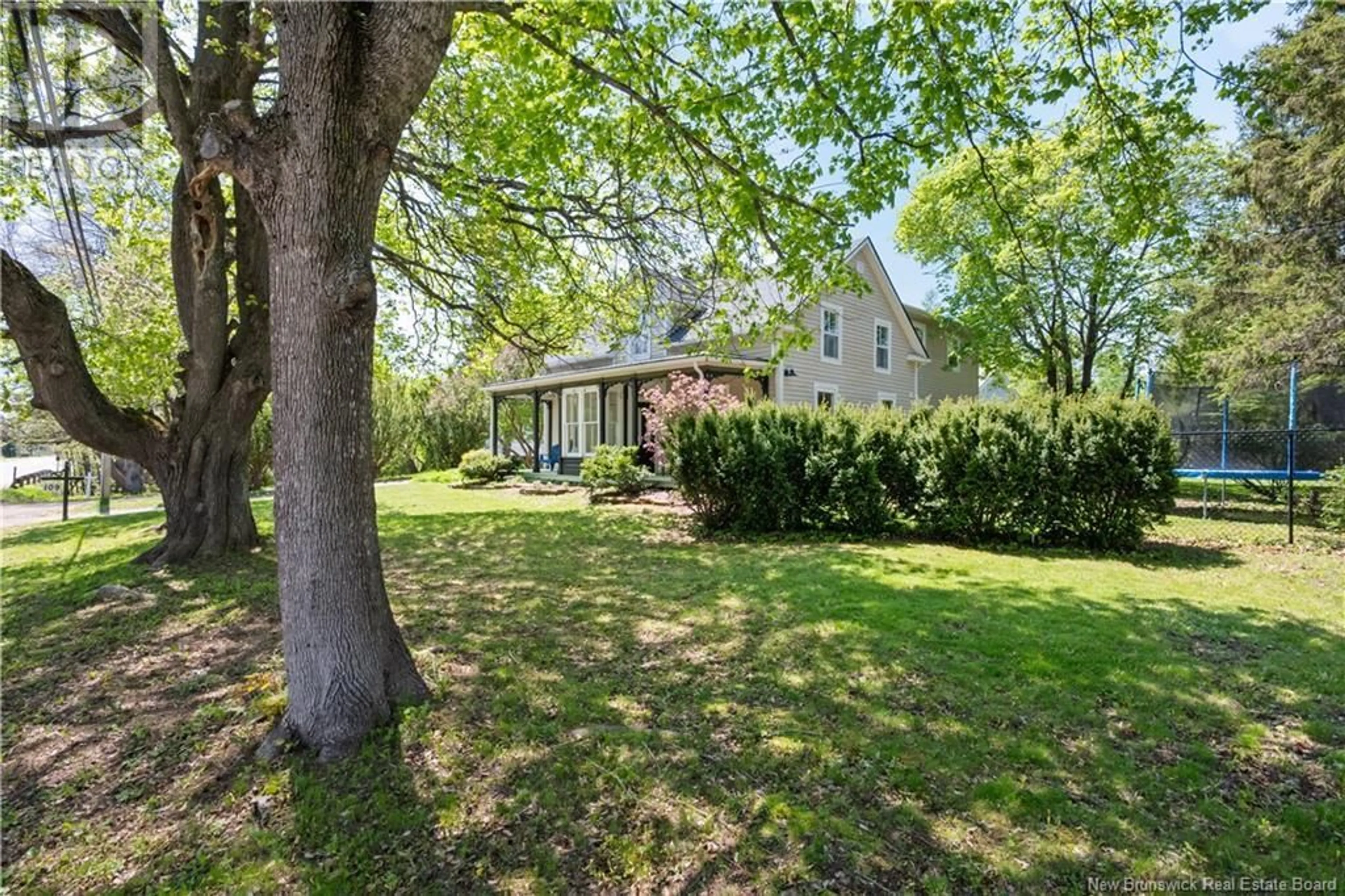 A pic from outside/outdoor area/front of a property/back of a property/a pic from drone, street for 109 ROUTE 133, Shediac New Brunswick E4P3C8