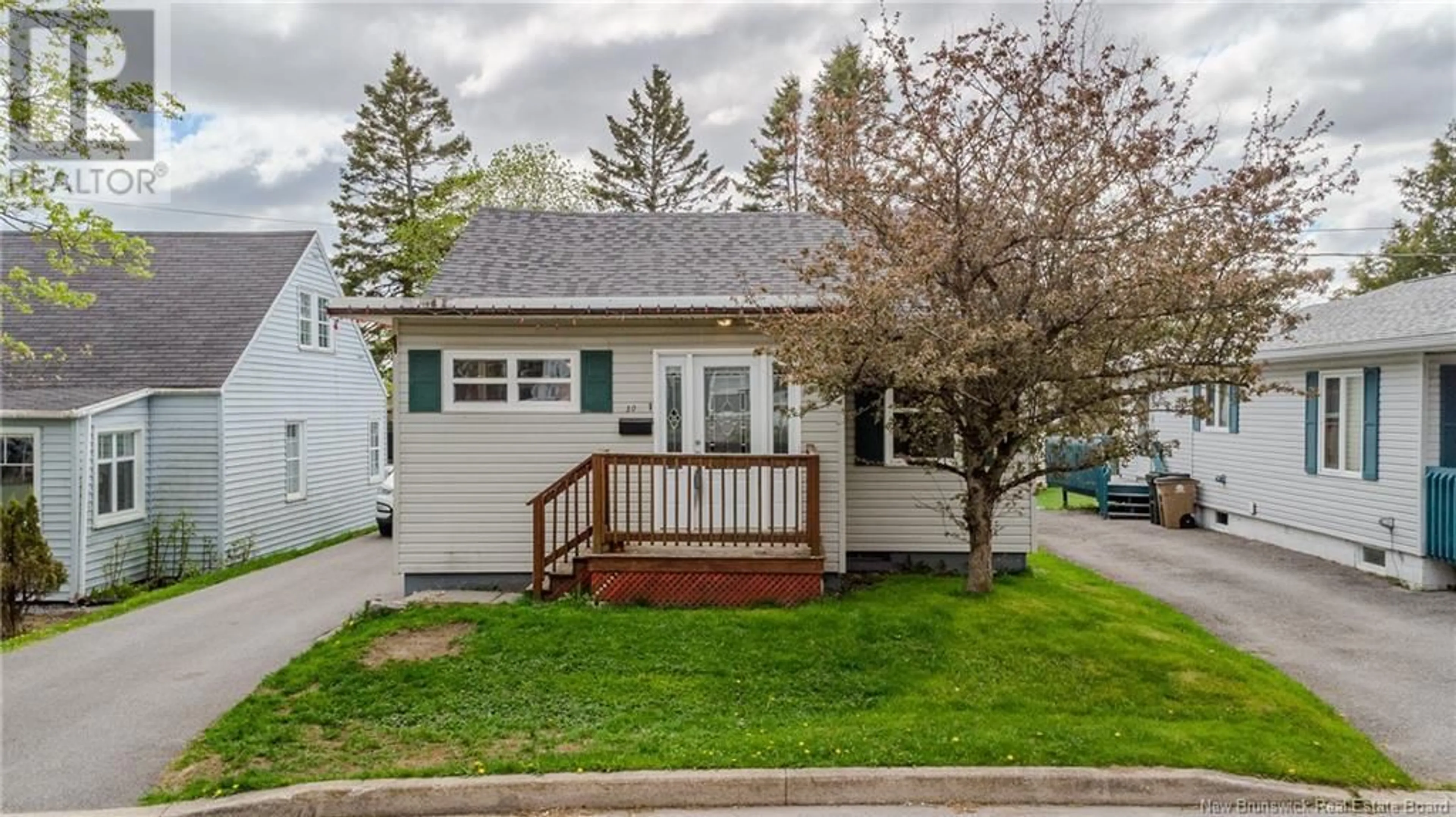 Home with vinyl exterior material, street for 30 WILTON, Saint John New Brunswick E2J1H5