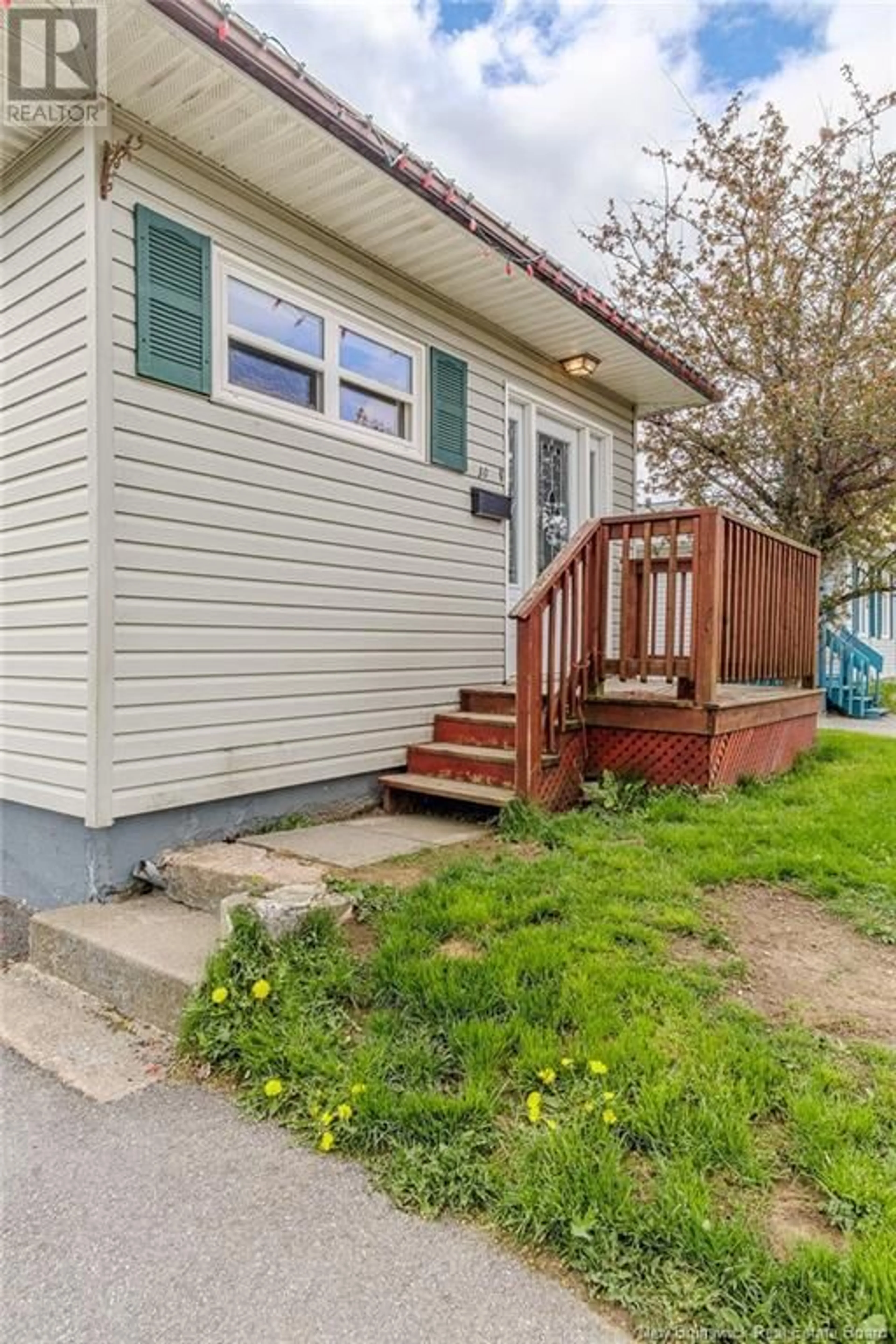 Home with vinyl exterior material, street for 30 WILTON, Saint John New Brunswick E2J1H5