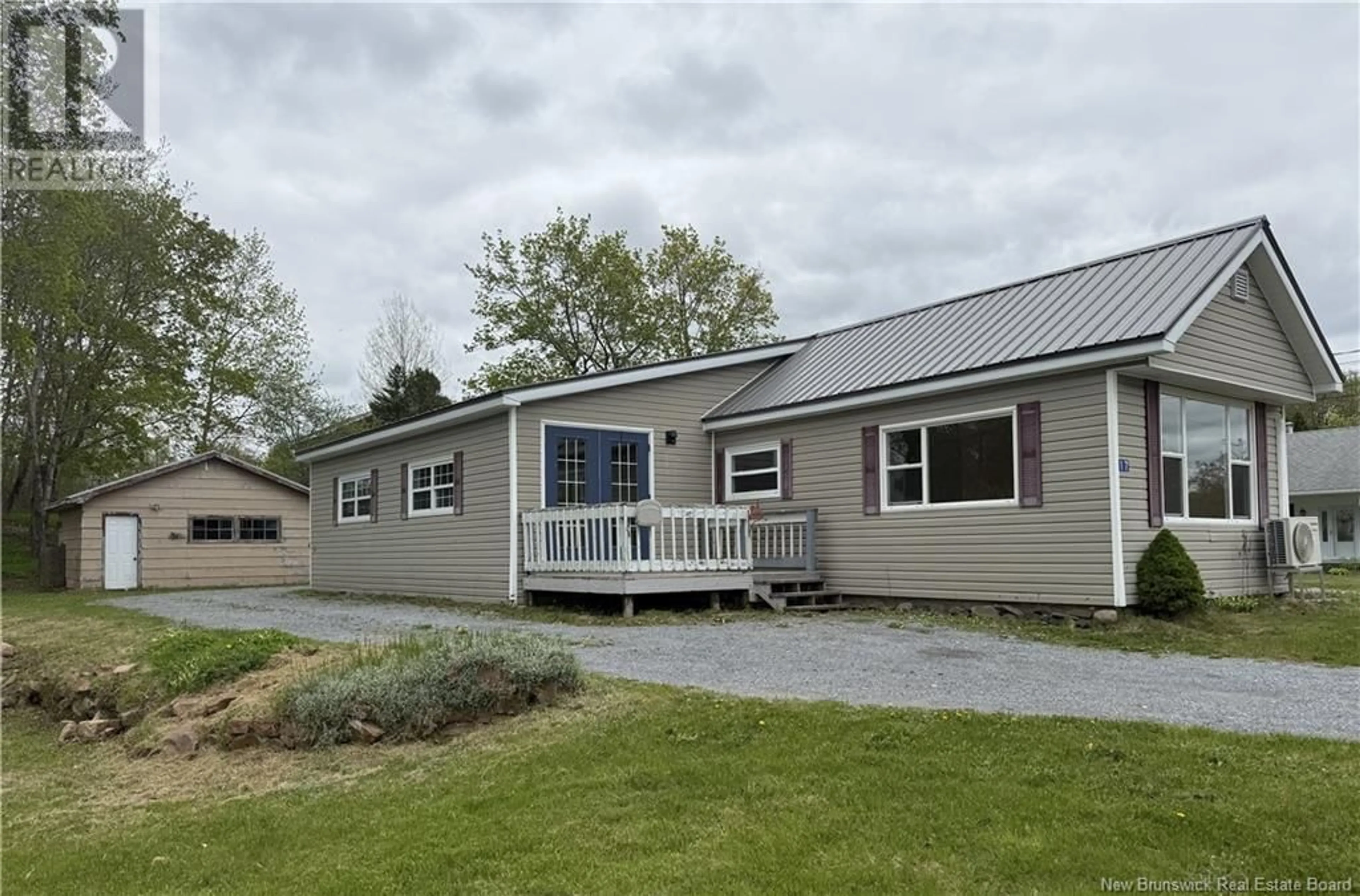 Home with vinyl exterior material, building for 17 SOUTH STREET, St George New Brunswick E5C3P6