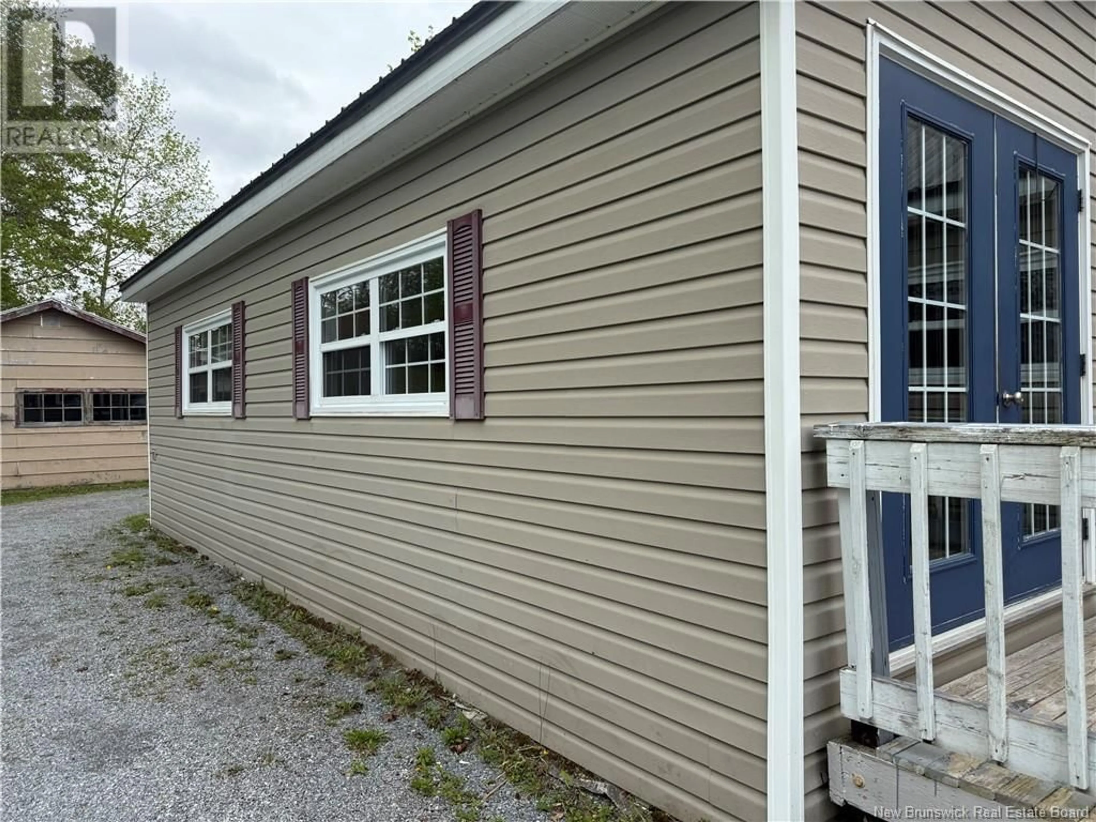 Home with vinyl exterior material, building for 17 SOUTH STREET, St George New Brunswick E5C3P6