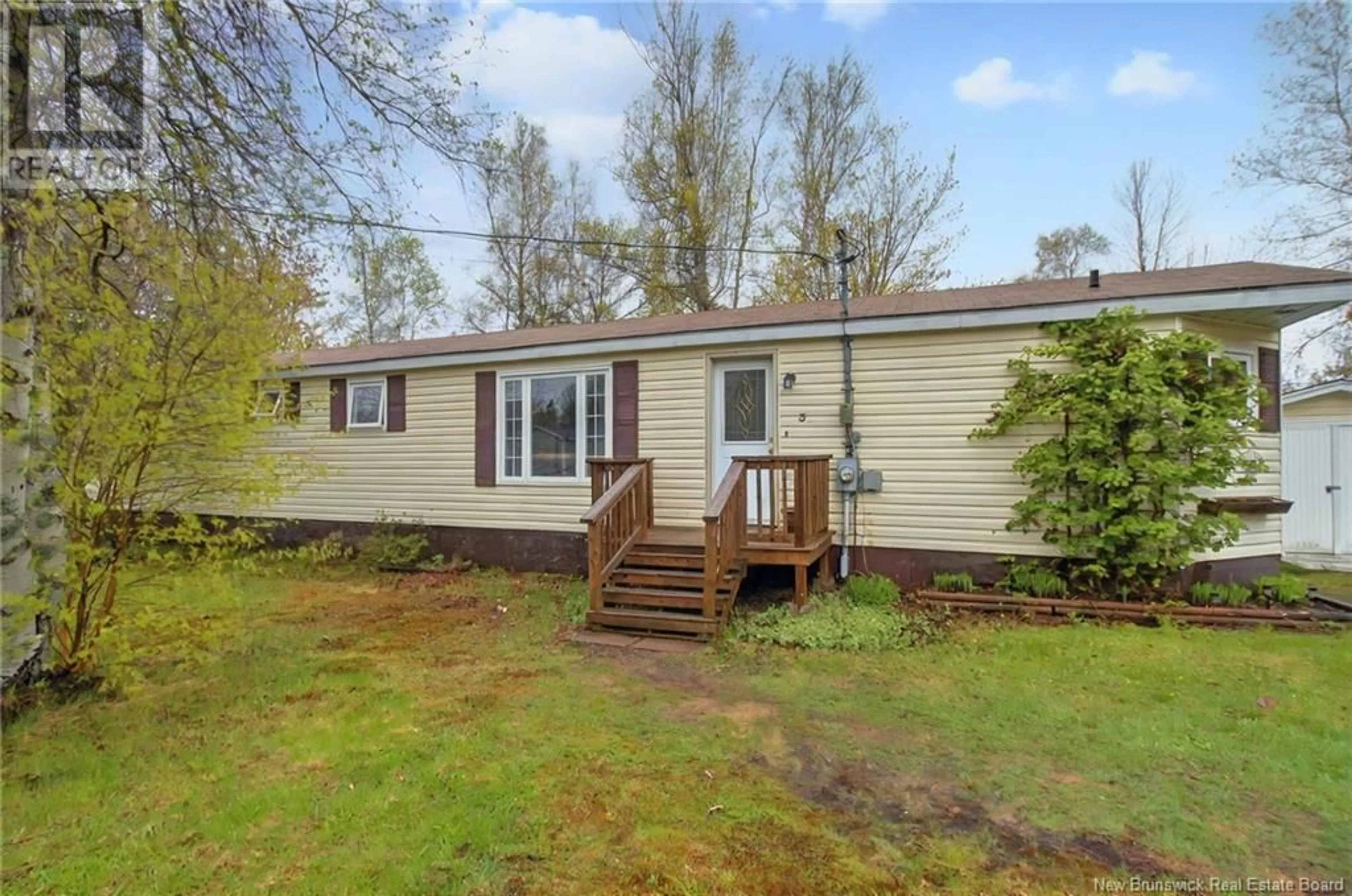 Home with vinyl exterior material, unknown for 5 PURPLE MARTIN COURT, Moncton New Brunswick E1H2Z8
