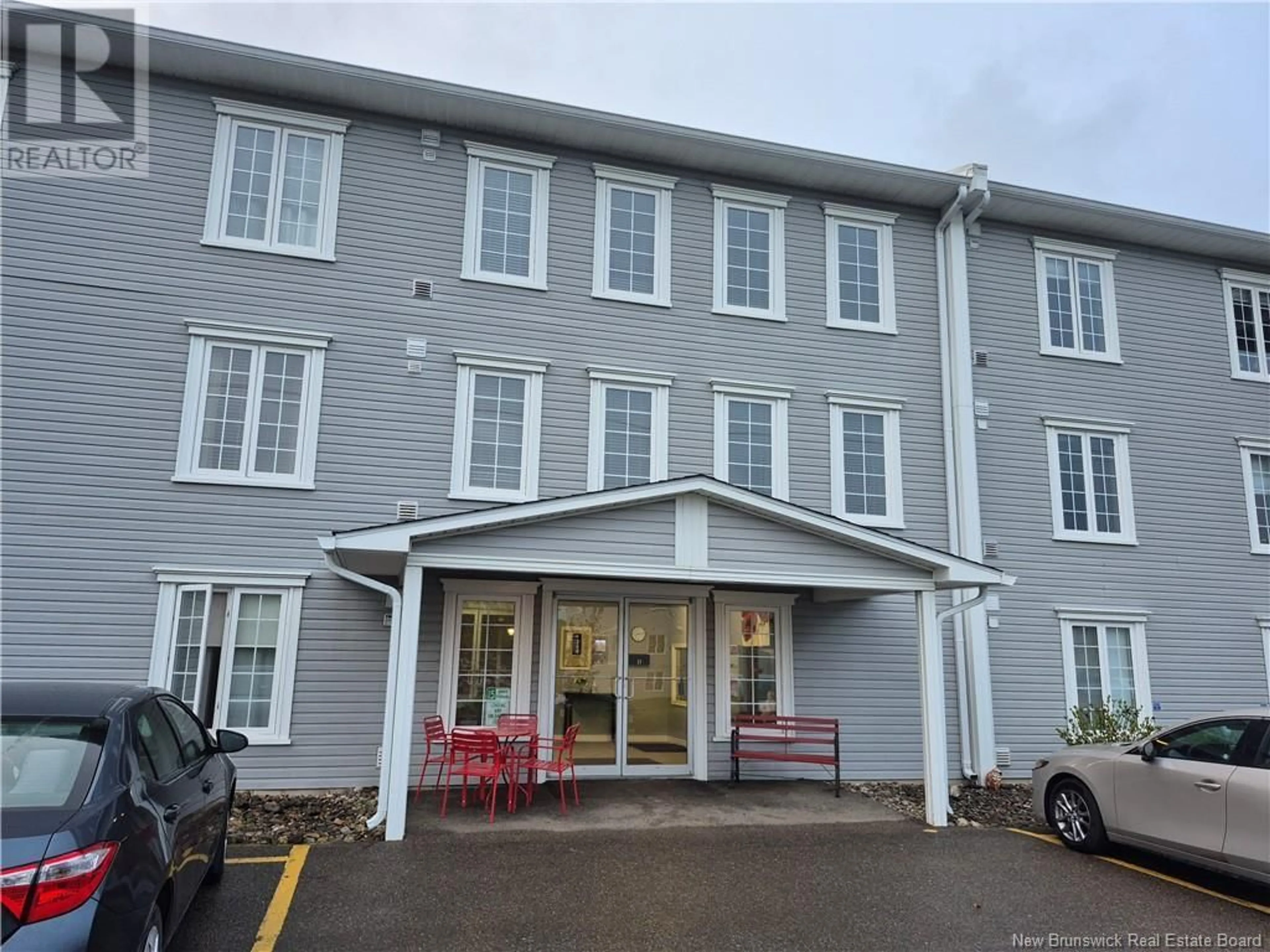 Indoor foyer for 17 - 185 REYNOLDS STREET, Fredericton New Brunswick E3A0K7