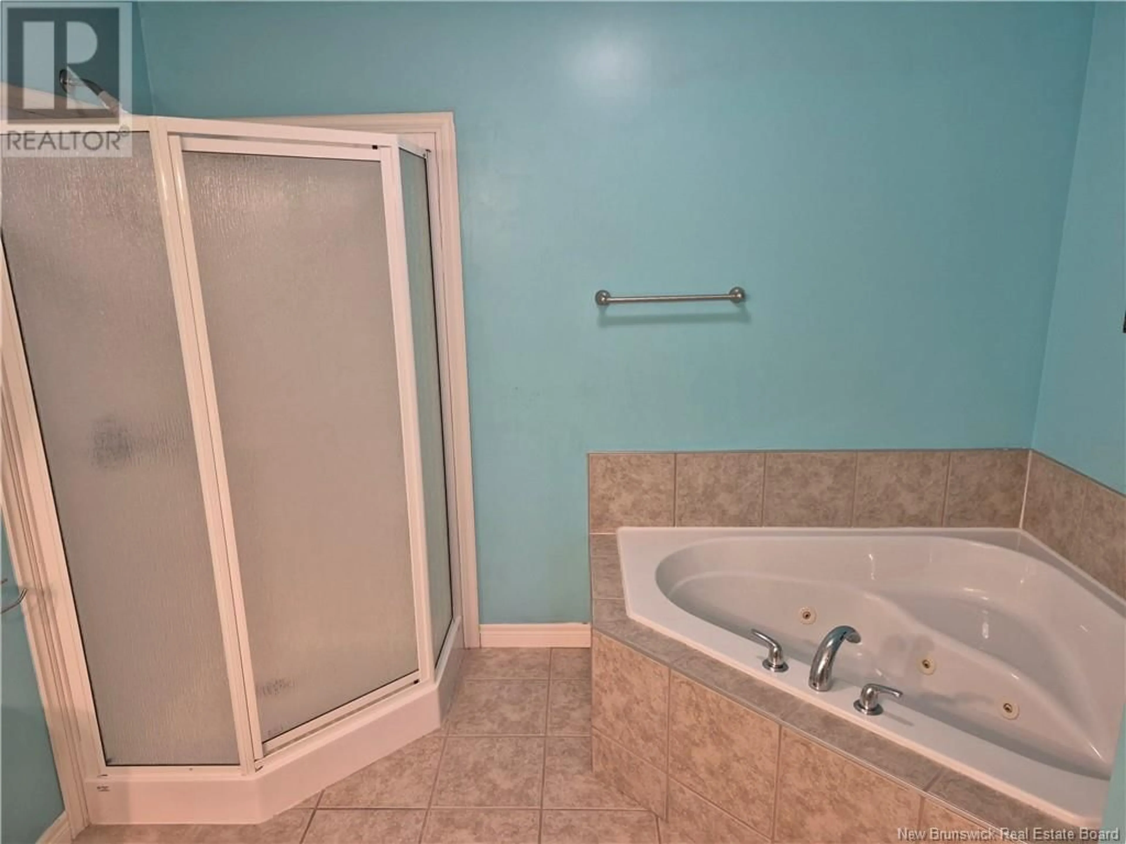 Standard bathroom, ceramic/tile floor for 17 - 185 REYNOLDS STREET, Fredericton New Brunswick E3A0K7