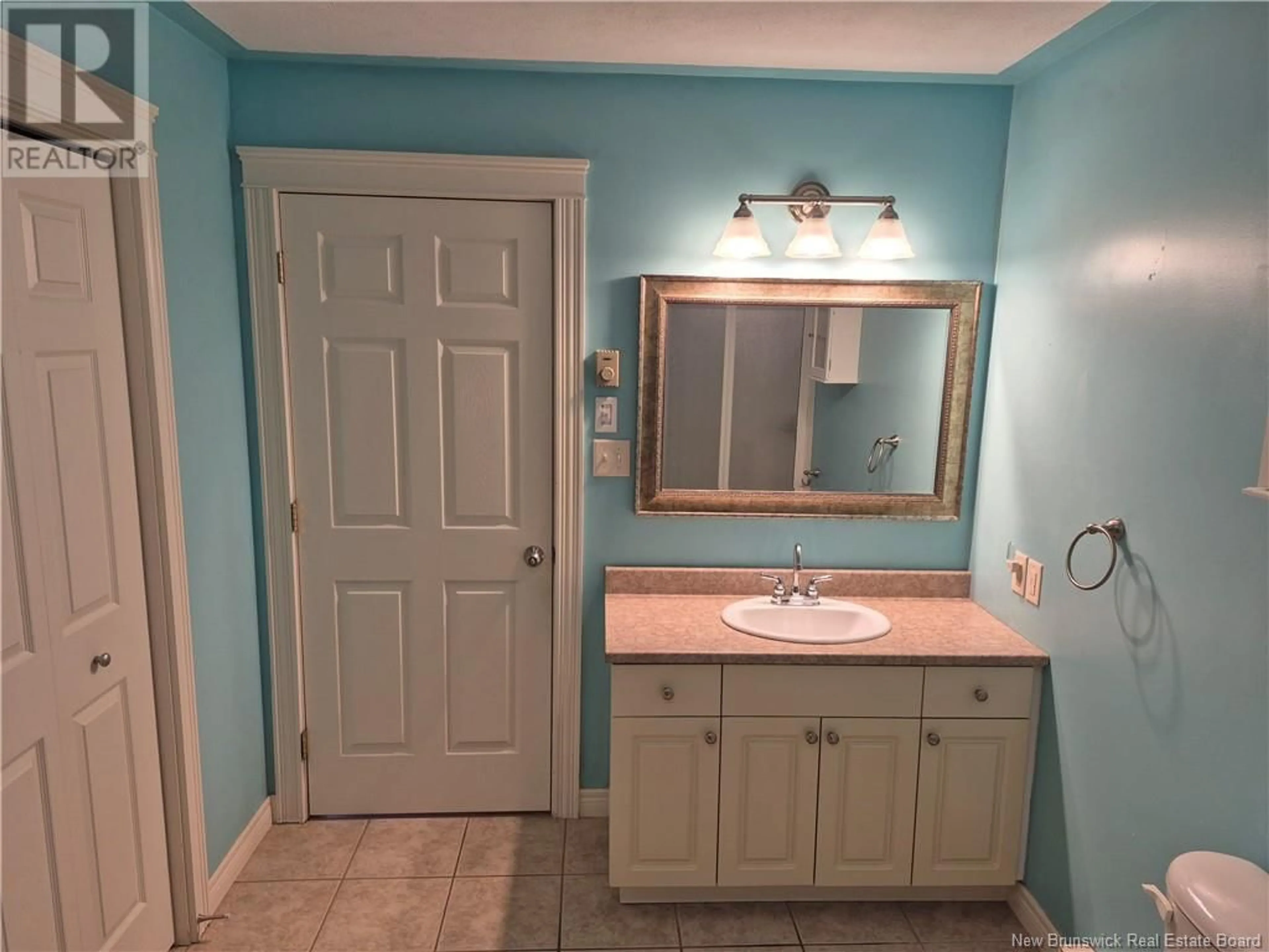 Standard bathroom, ceramic/tile floor for 17 - 185 REYNOLDS STREET, Fredericton New Brunswick E3A0K7