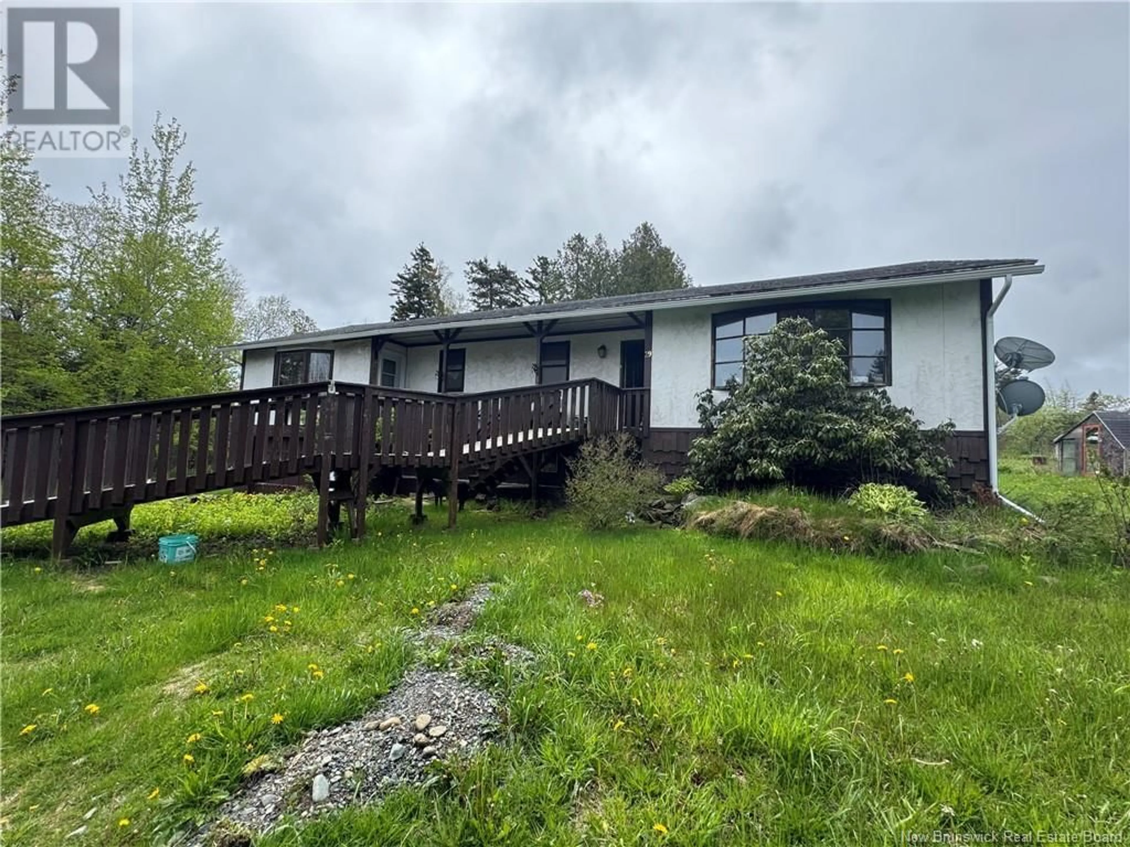 A pic from outside/outdoor area/front of a property/back of a property/a pic from drone, unknown for 29 SMITHS LANE, Grand Manan Island New Brunswick E5G4B1