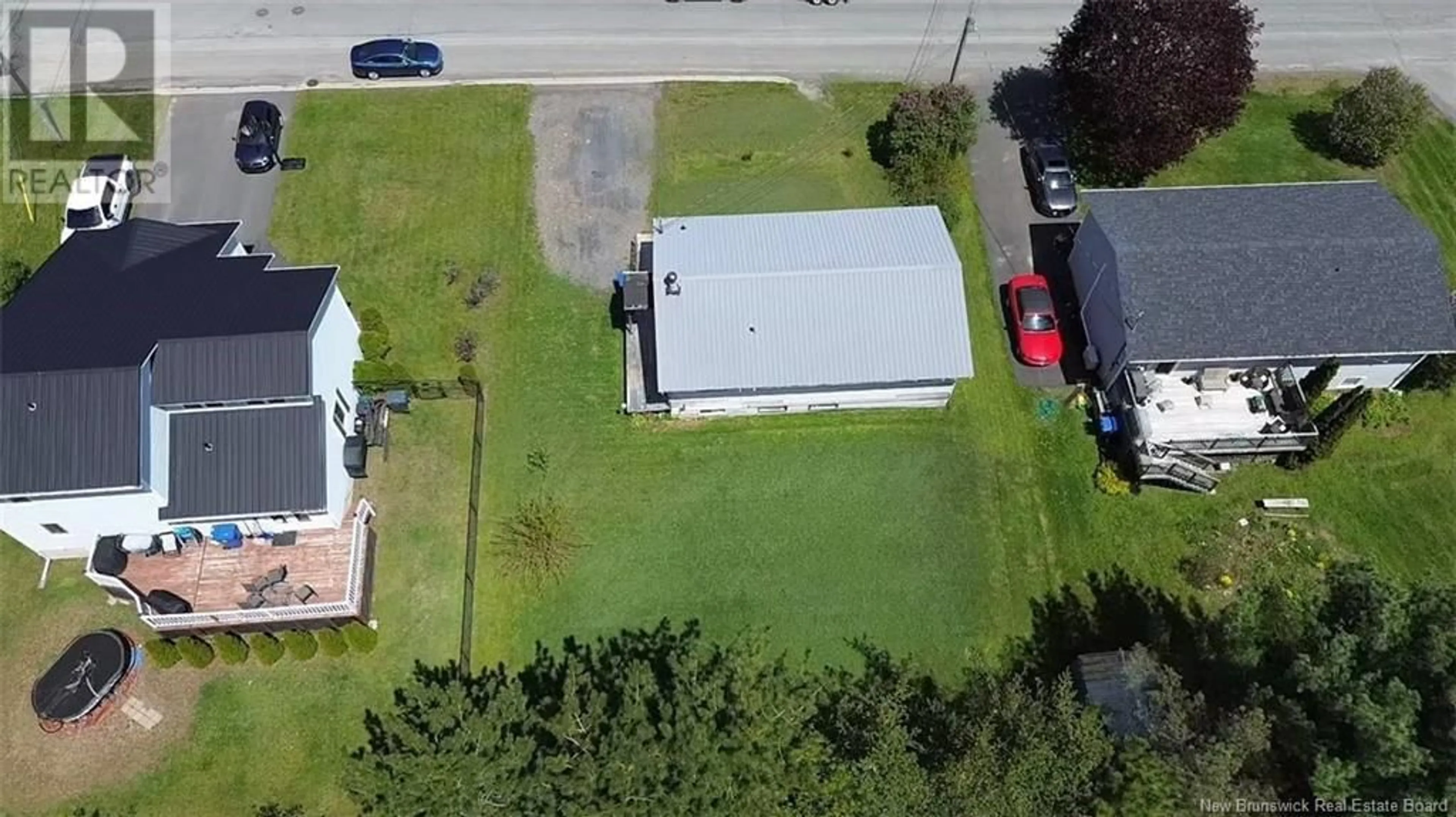A pic from outside/outdoor area/front of a property/back of a property/a pic from drone, building for 133 EASTWOOD DRIVE, Woodstock New Brunswick E7M1P7