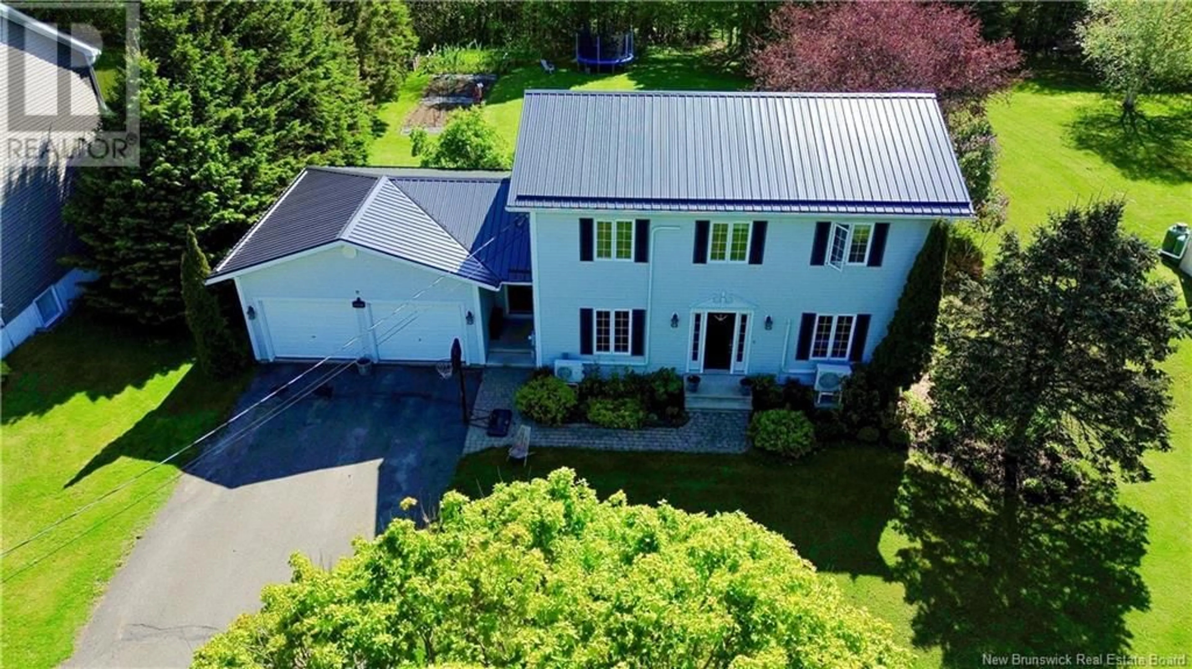 A pic from outside/outdoor area/front of a property/back of a property/a pic from drone, street for 451 RIVERVIEW DRIVE, Florenceville-Bristol New Brunswick E7L3N1