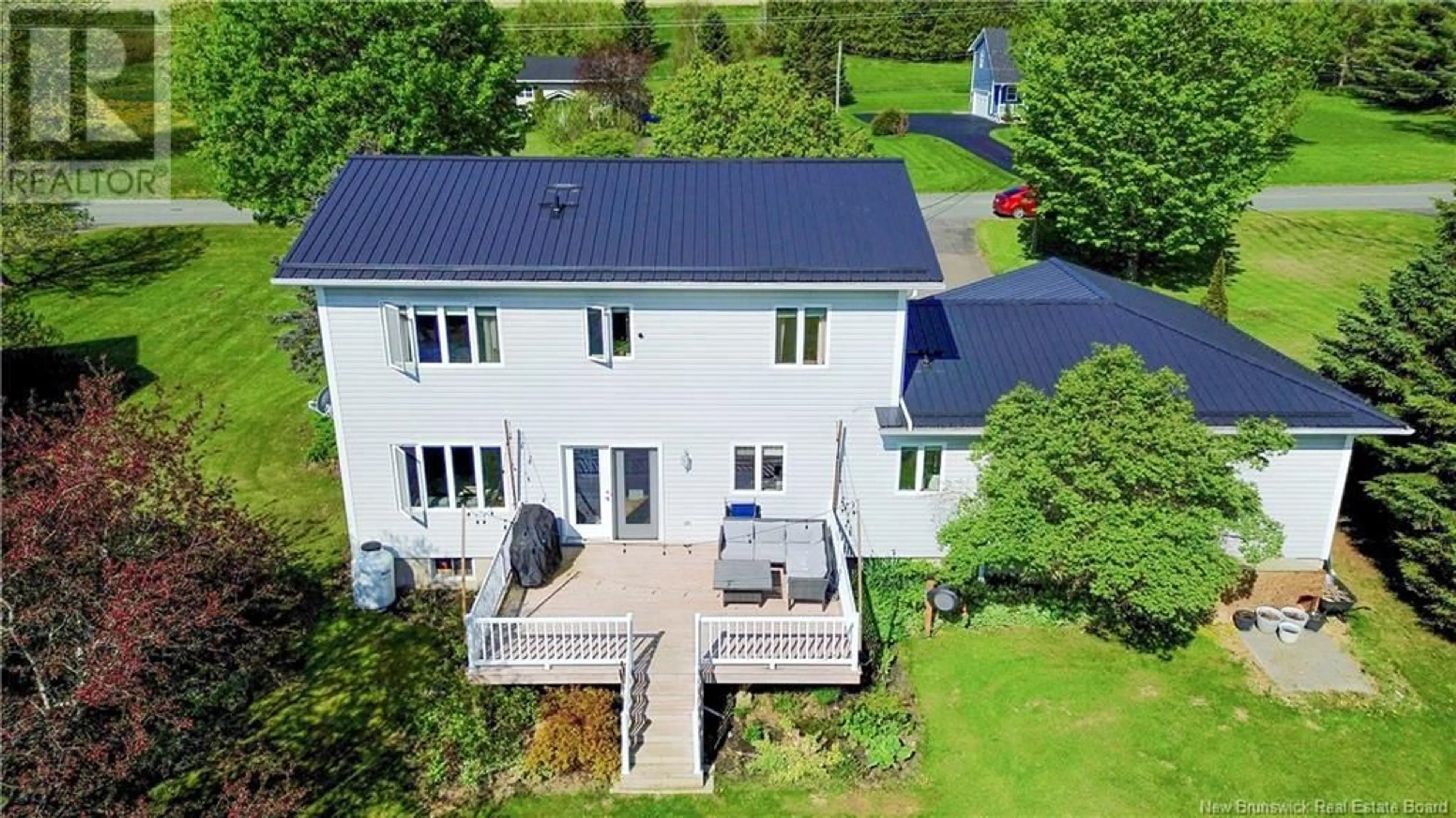 A pic from outside/outdoor area/front of a property/back of a property/a pic from drone, building for 451 RIVERVIEW DRIVE, Florenceville-Bristol New Brunswick E7L3N1