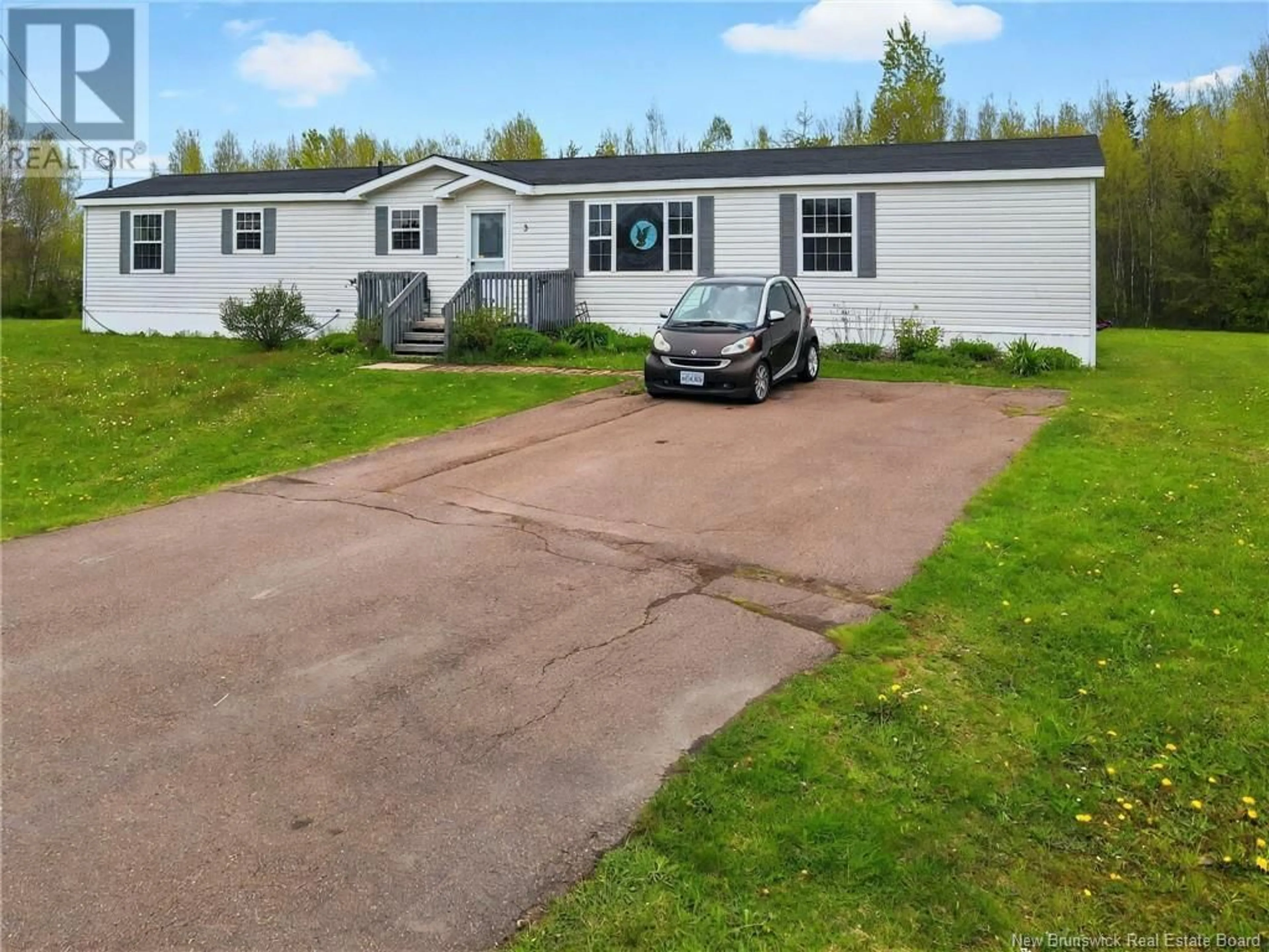 A pic from outside/outdoor area/front of a property/back of a property/a pic from drone, street for 5 DARTMOUTH COURT, Riverview New Brunswick E1B5R3