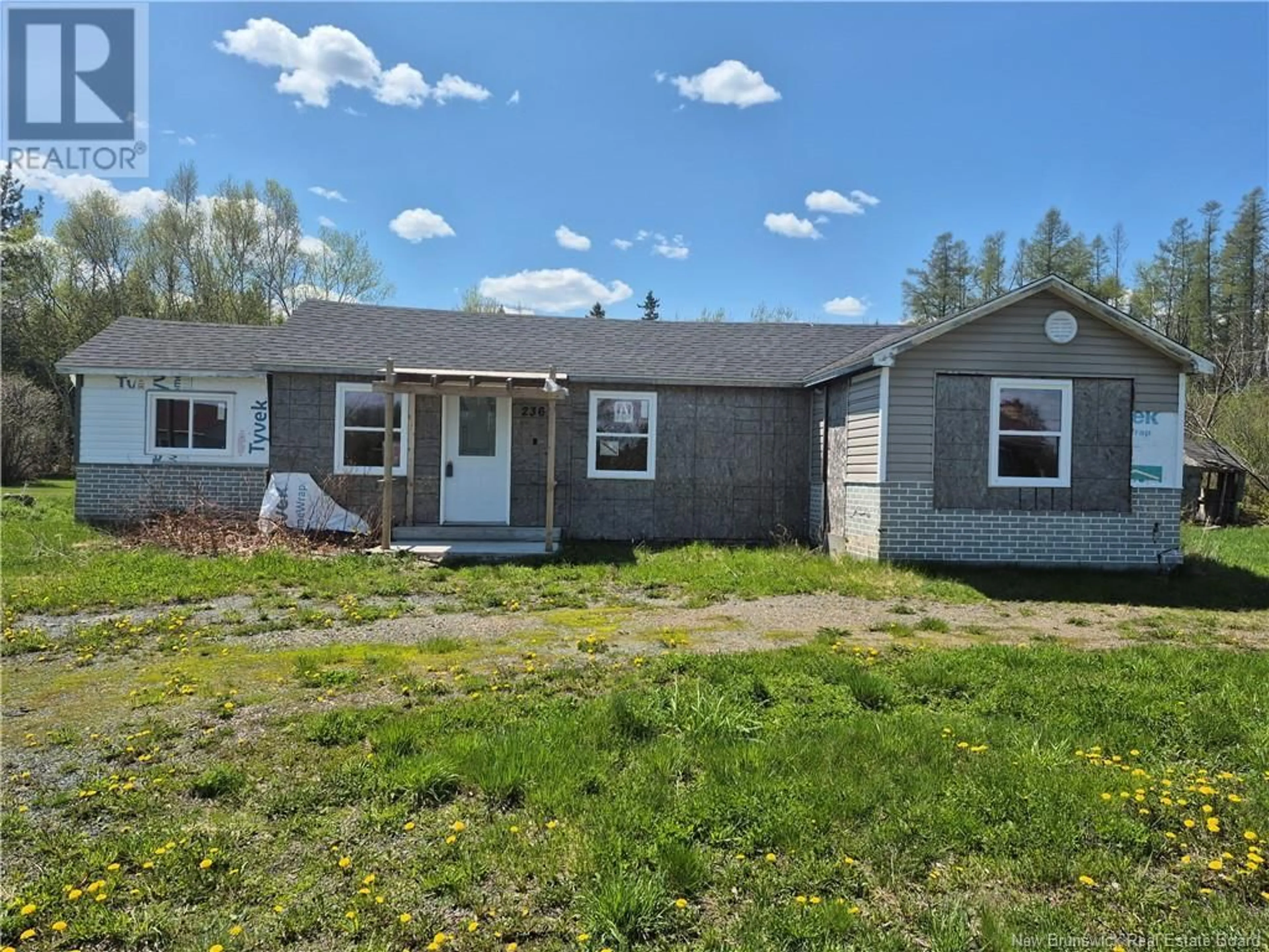 Home with vinyl exterior material, street for 236 PRINCIPALE, Pointe-Verte New Brunswick E8J2W8