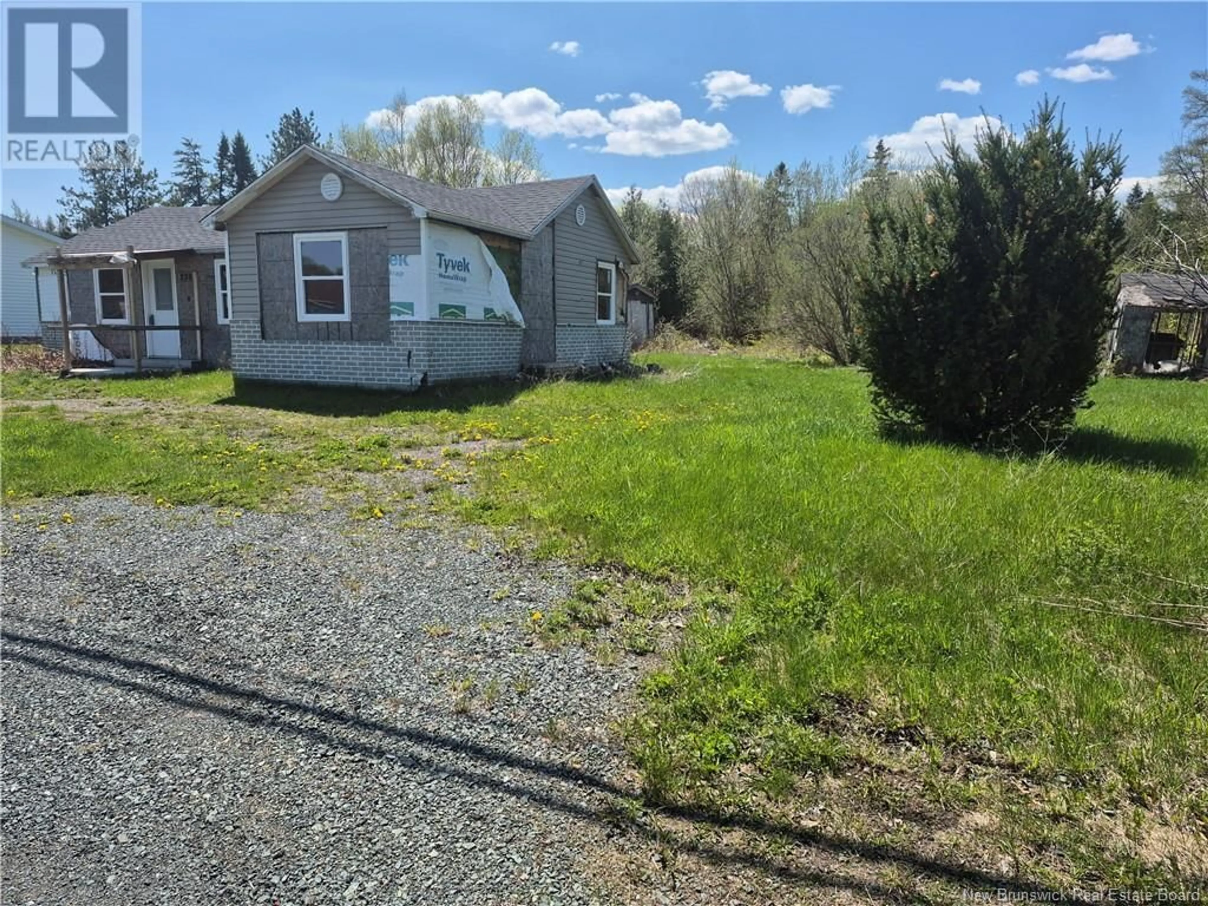 A pic from outside/outdoor area/front of a property/back of a property/a pic from drone, street for 236 PRINCIPALE, Pointe-Verte New Brunswick E8J2W8
