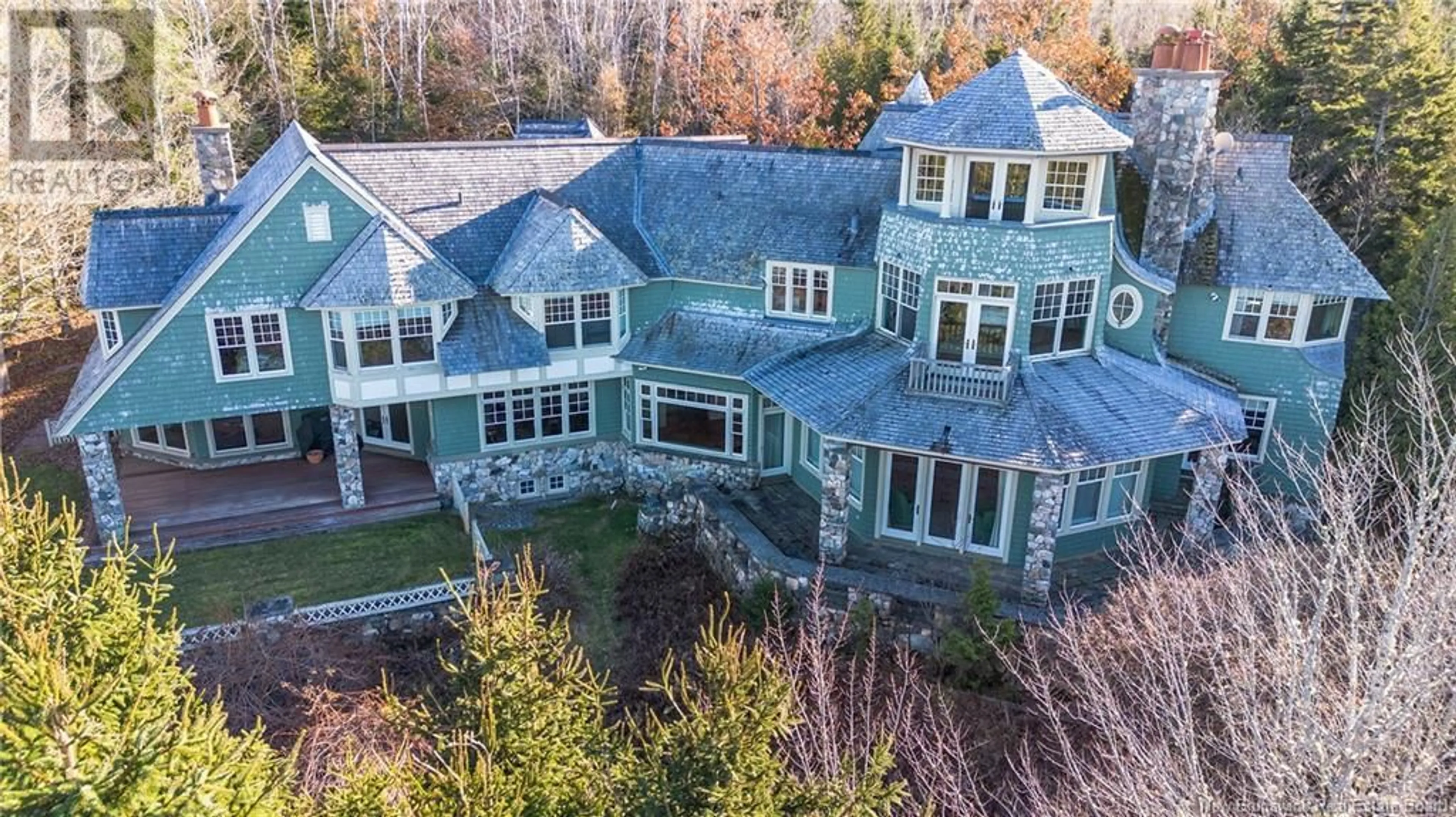 A pic from outside/outdoor area/front of a property/back of a property/a pic from drone, unknown for 501 KENNEBECASIS DRIVE, Saint John New Brunswick E2K5K9
