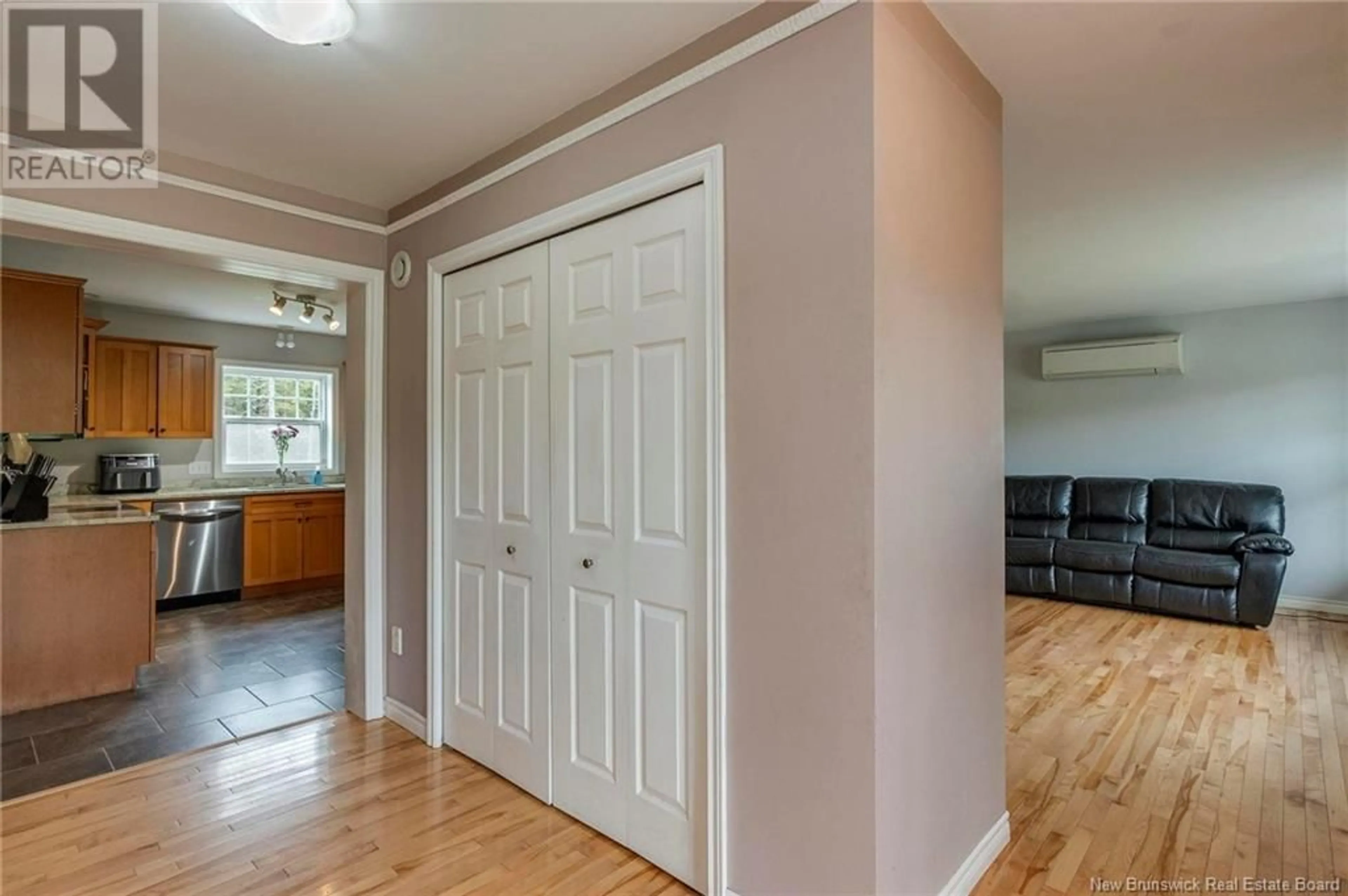 Indoor entryway for 300 HILLCREST ROAD, Saint John New Brunswick E2N2B1