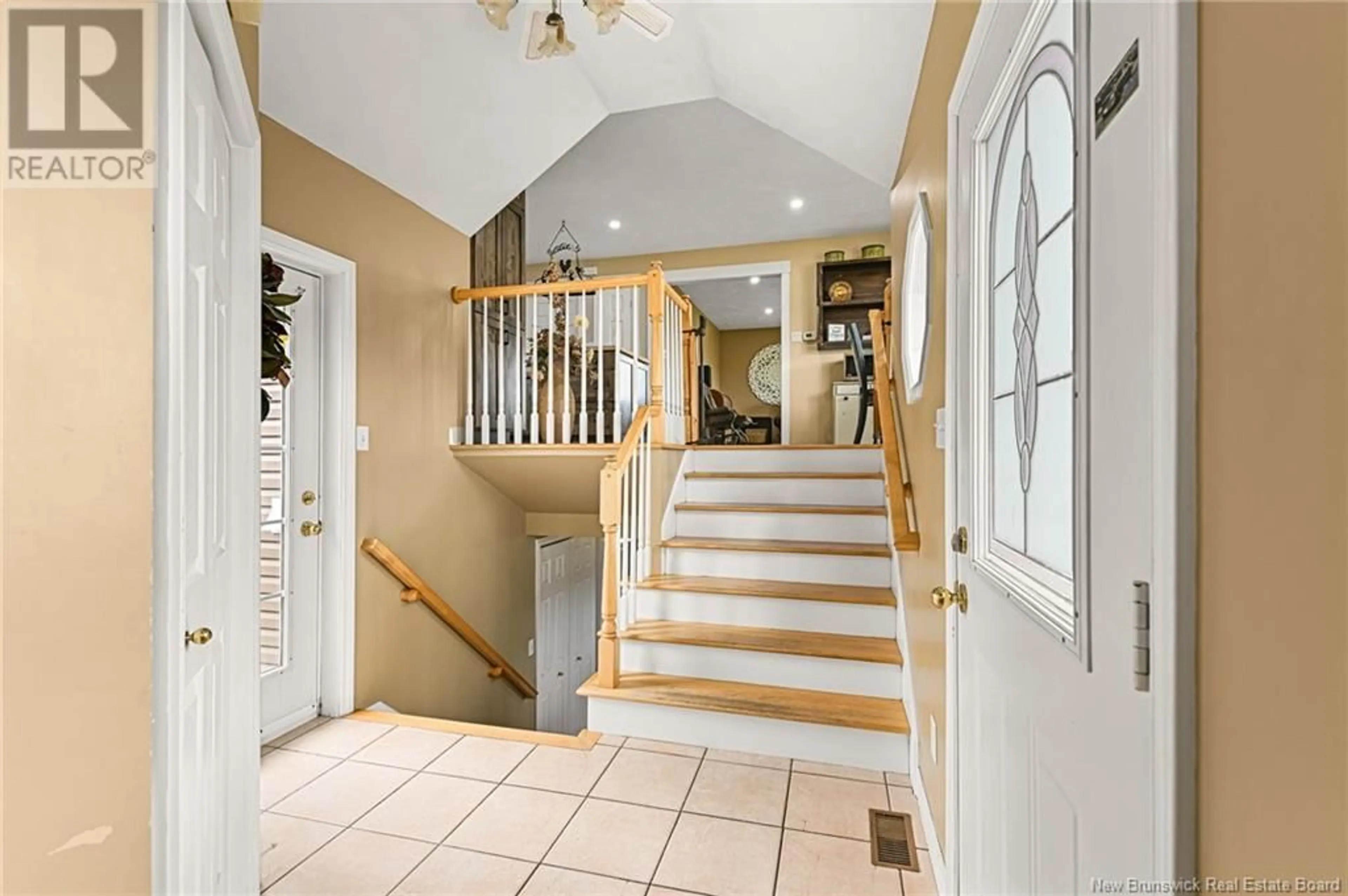 Indoor foyer for 25 LEGER CRESCENT, Saint-Grégoire New Brunswick E4V2N7