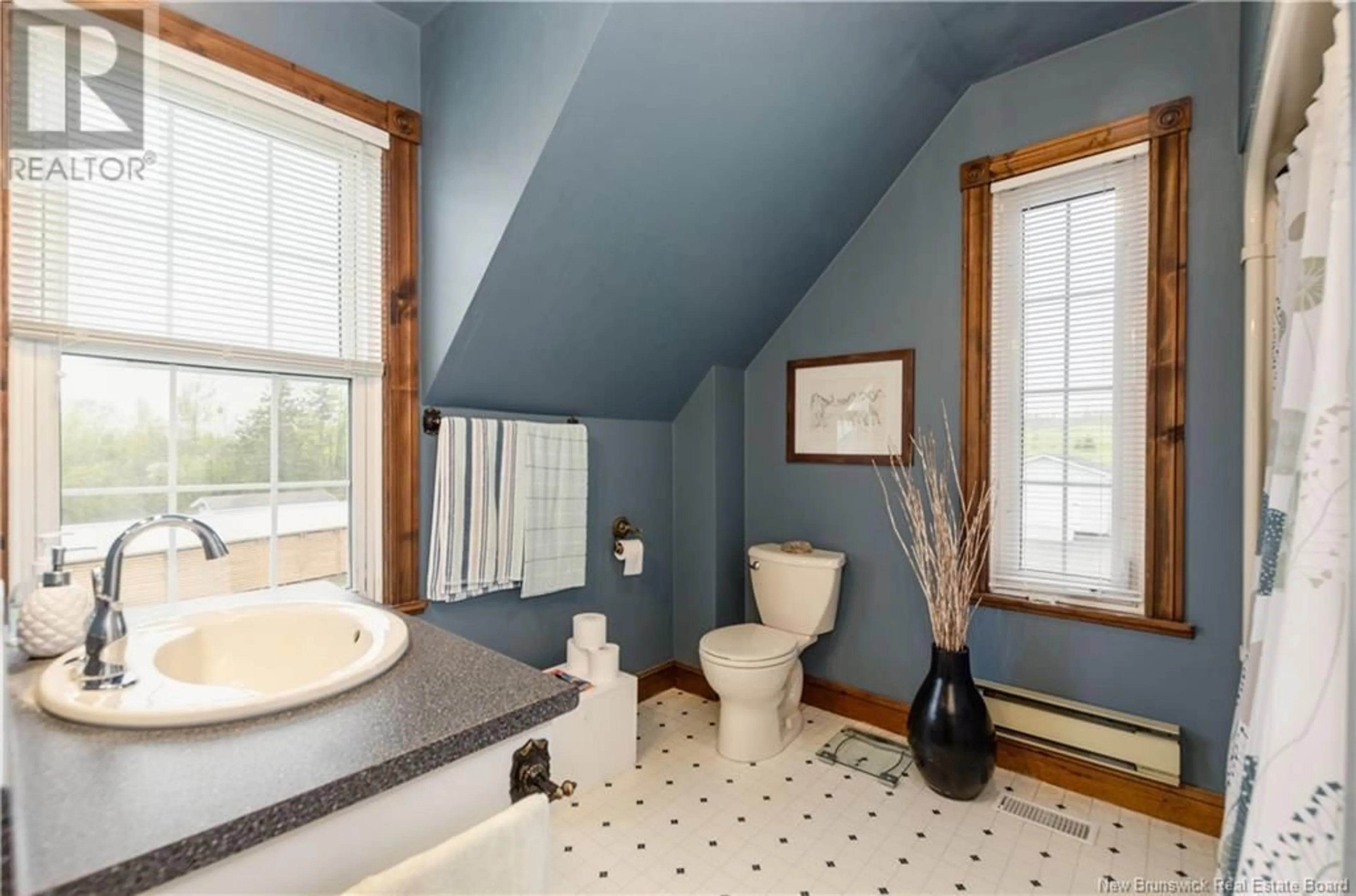 Standard bathroom, ceramic/tile floor for 734 CENTRALE STREET, Memramcook New Brunswick E4K3T2