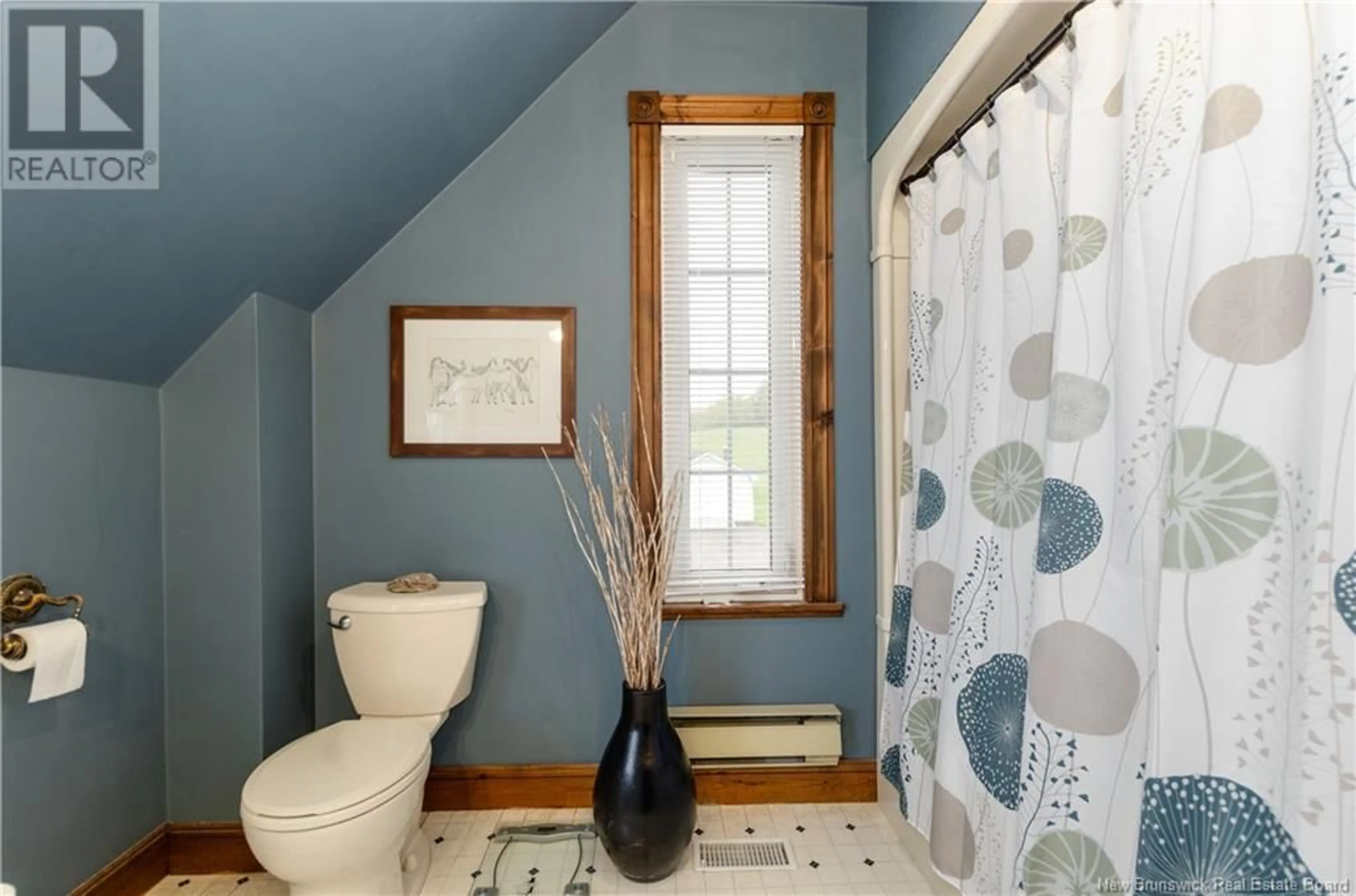 Standard bathroom, ceramic/tile floor for 734 CENTRALE STREET, Memramcook New Brunswick E4K3T2