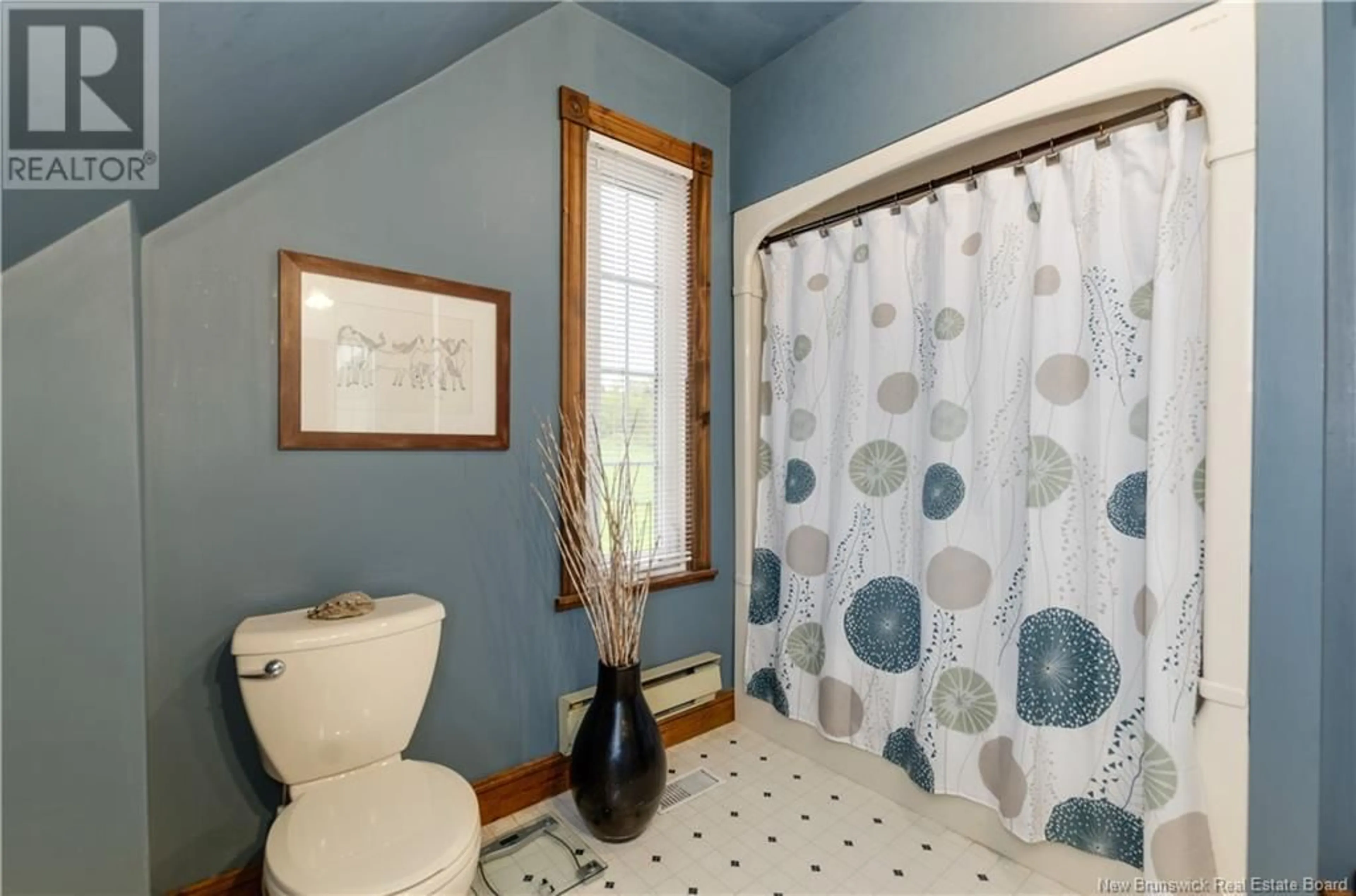 Standard bathroom, ceramic/tile floor for 734 CENTRALE STREET, Memramcook New Brunswick E4K3T2