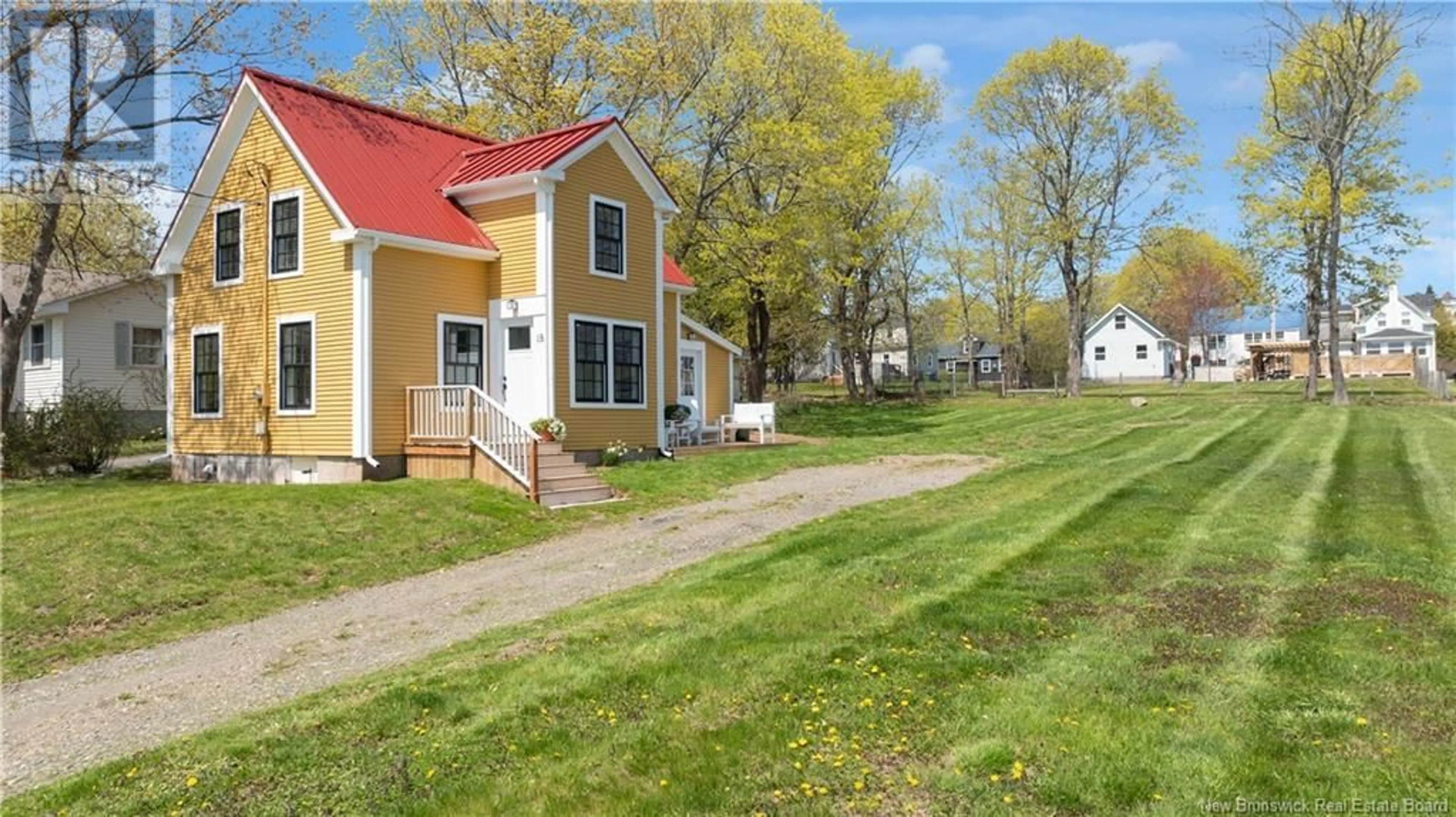 A pic from outside/outdoor area/front of a property/back of a property/a pic from drone, street for 18 WATER STREET, Saint Andrews New Brunswick E5B1A2