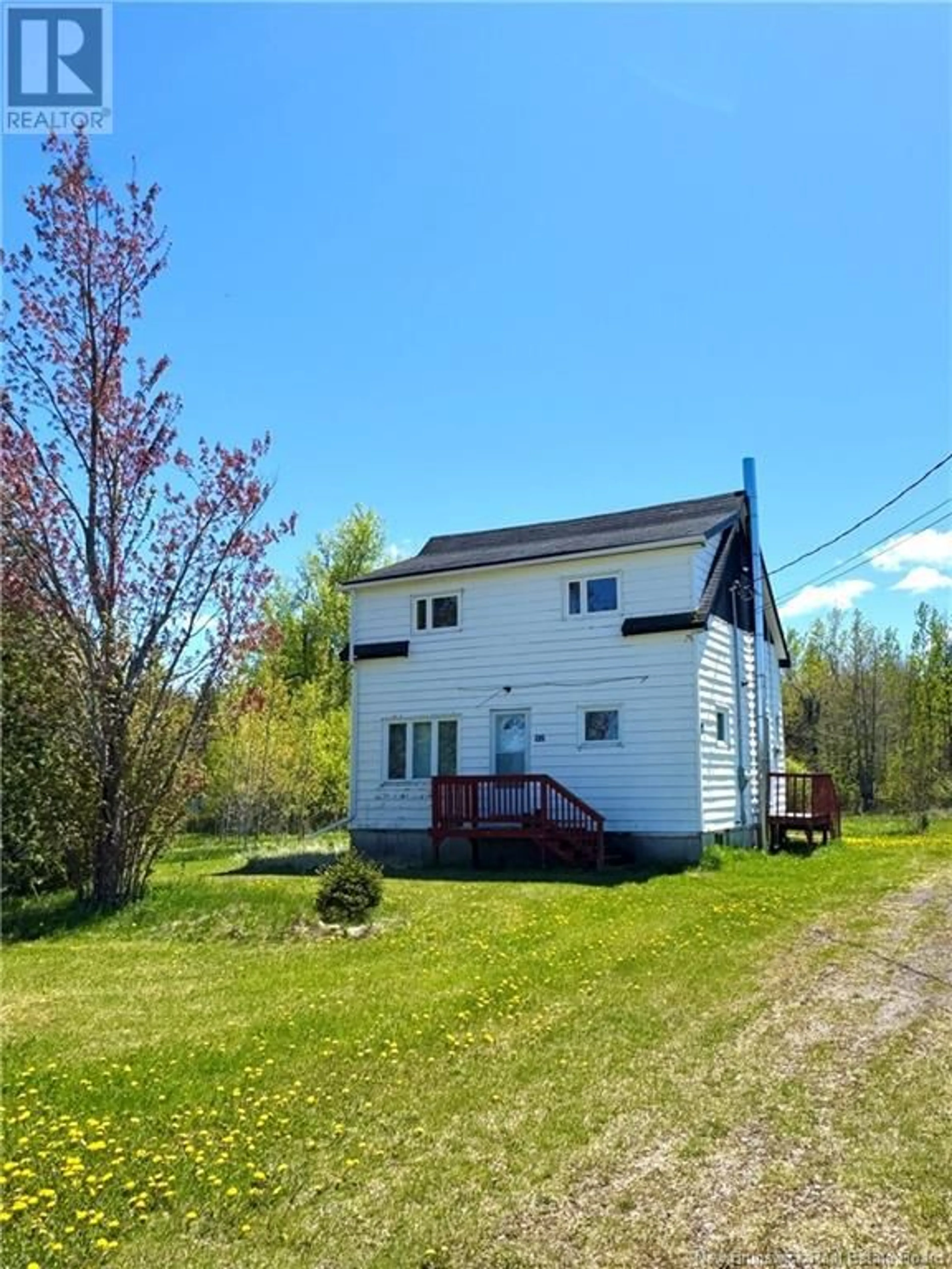 A pic from outside/outdoor area/front of a property/back of a property/a pic from drone, building for 92 RUE DE L'ECOLE, Rogersville New Brunswick E4Y1V7