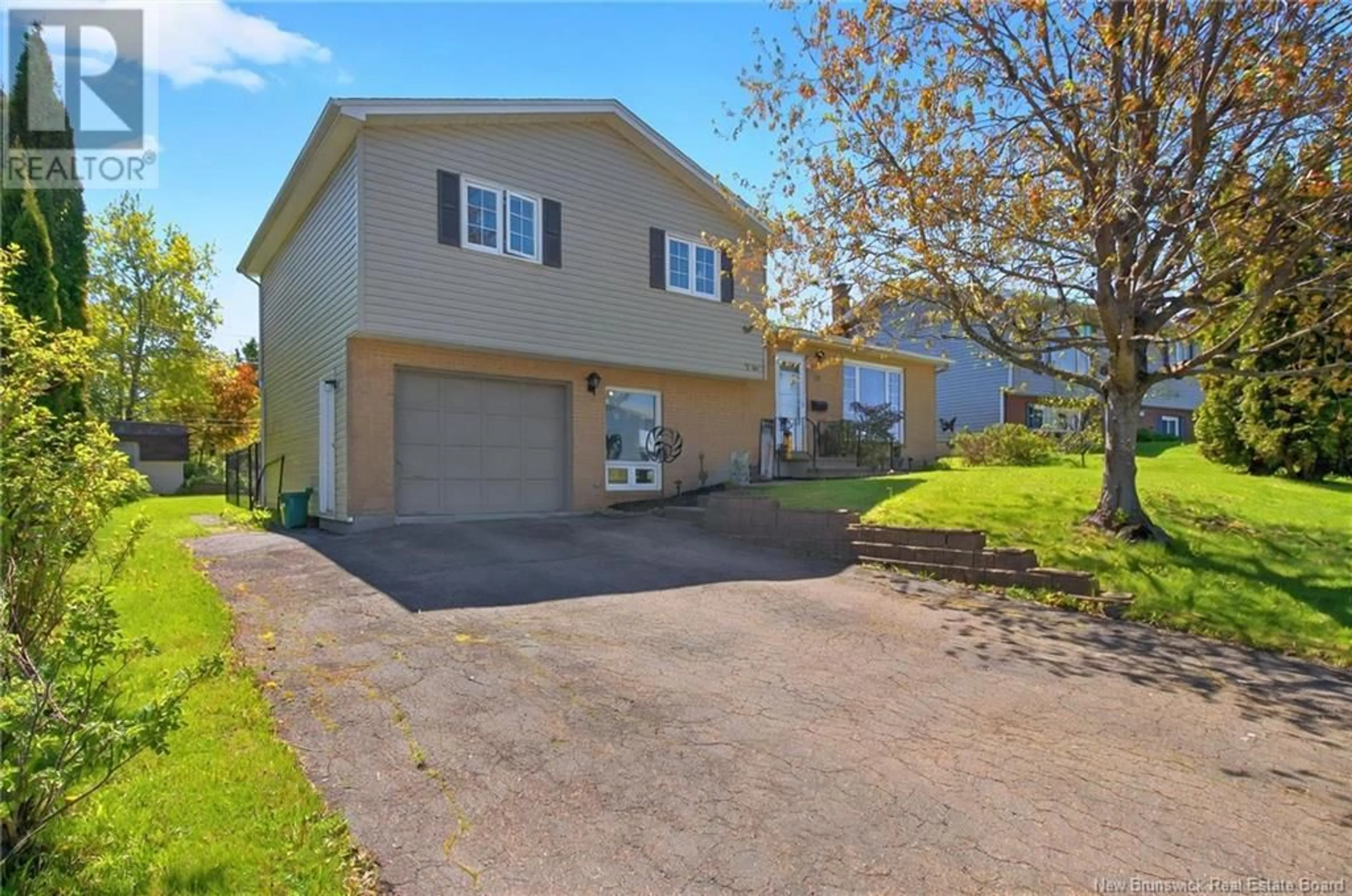 A pic from outside/outdoor area/front of a property/back of a property/a pic from drone, street for 79 FIELDCREST, Moncton New Brunswick E1G1T1