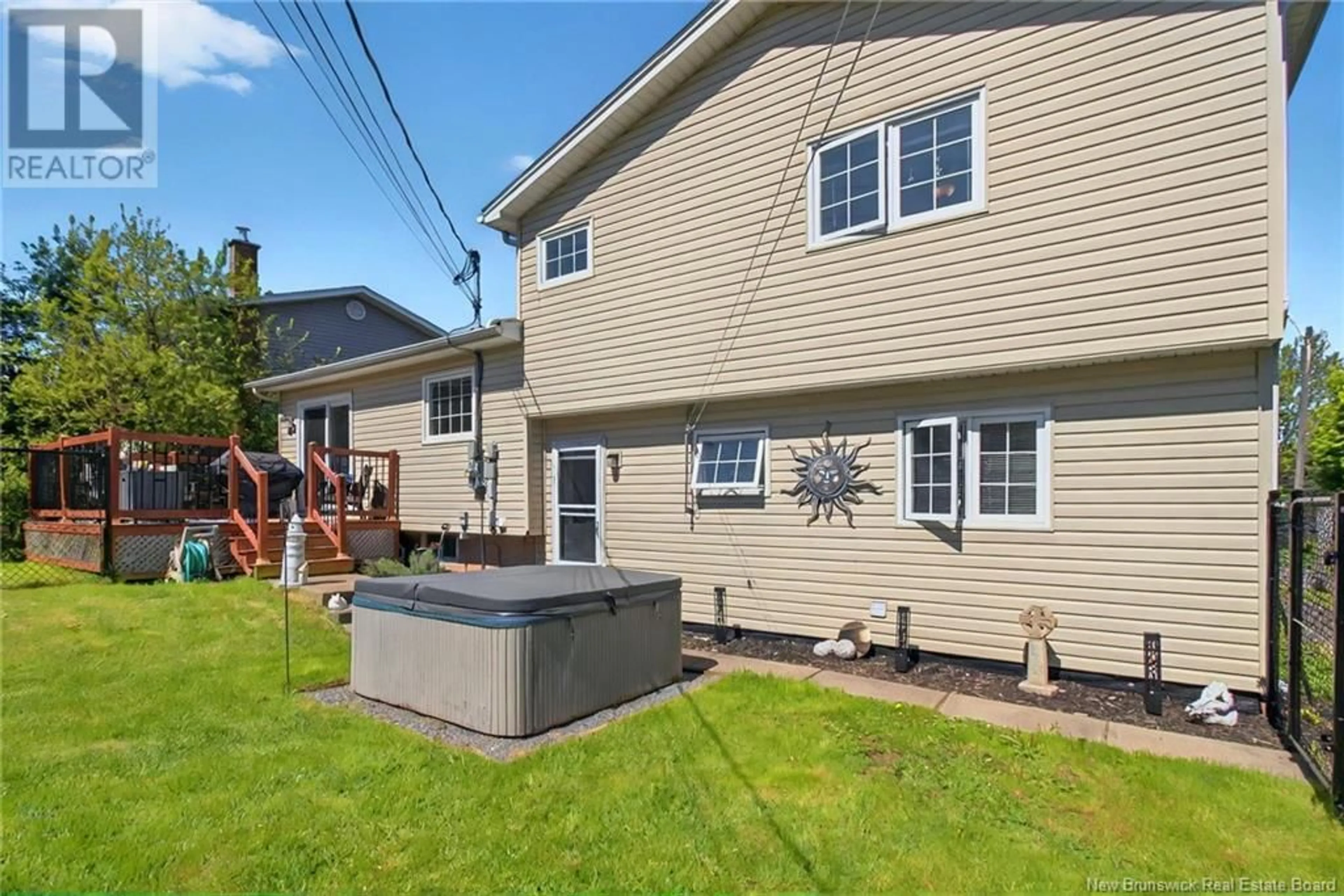 Patio, street for 79 FIELDCREST, Moncton New Brunswick E1G1T1