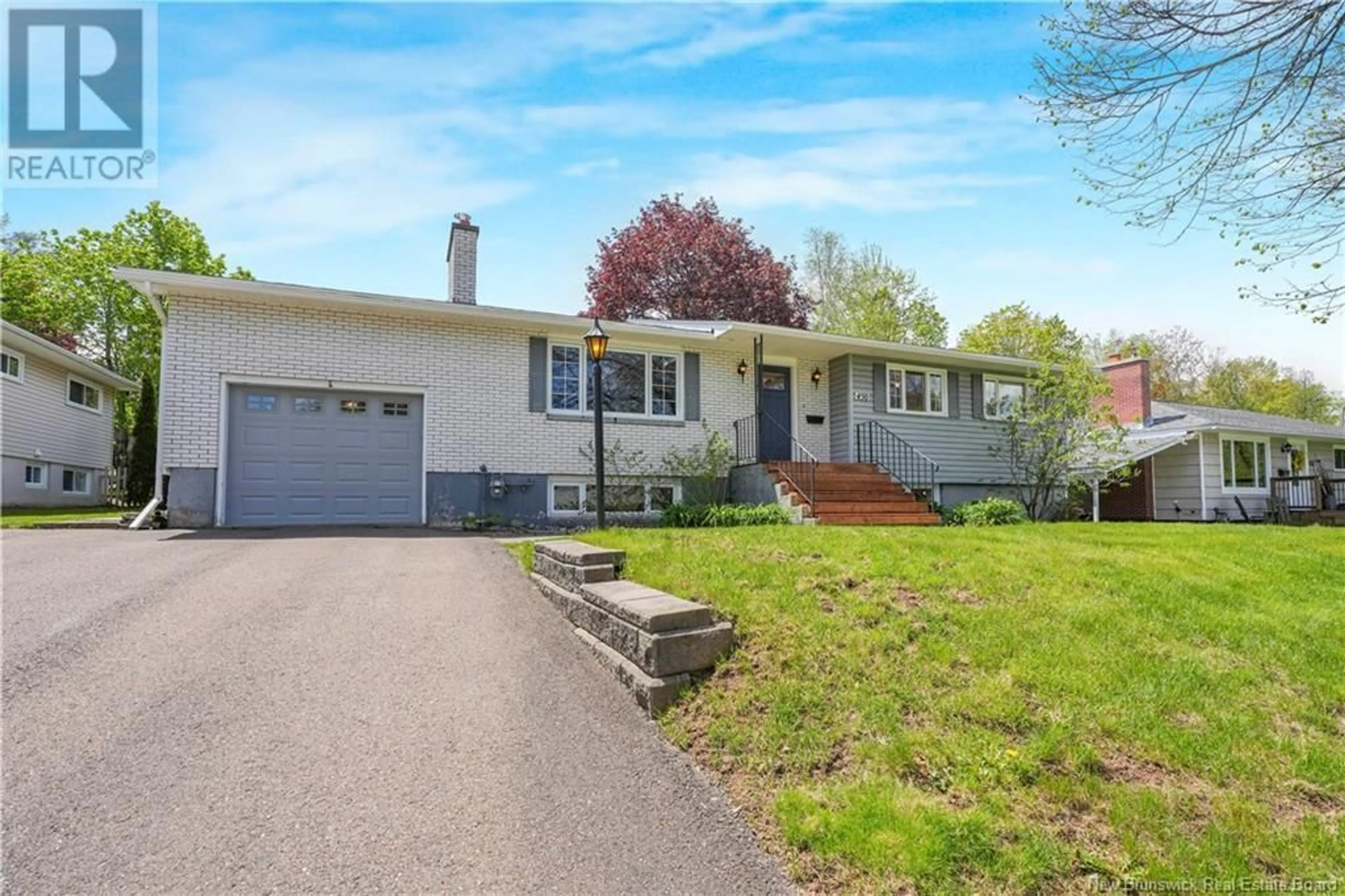 Home with vinyl exterior material, street for 450 MANSFIELD STREET, Fredericton New Brunswick E3B3Z9