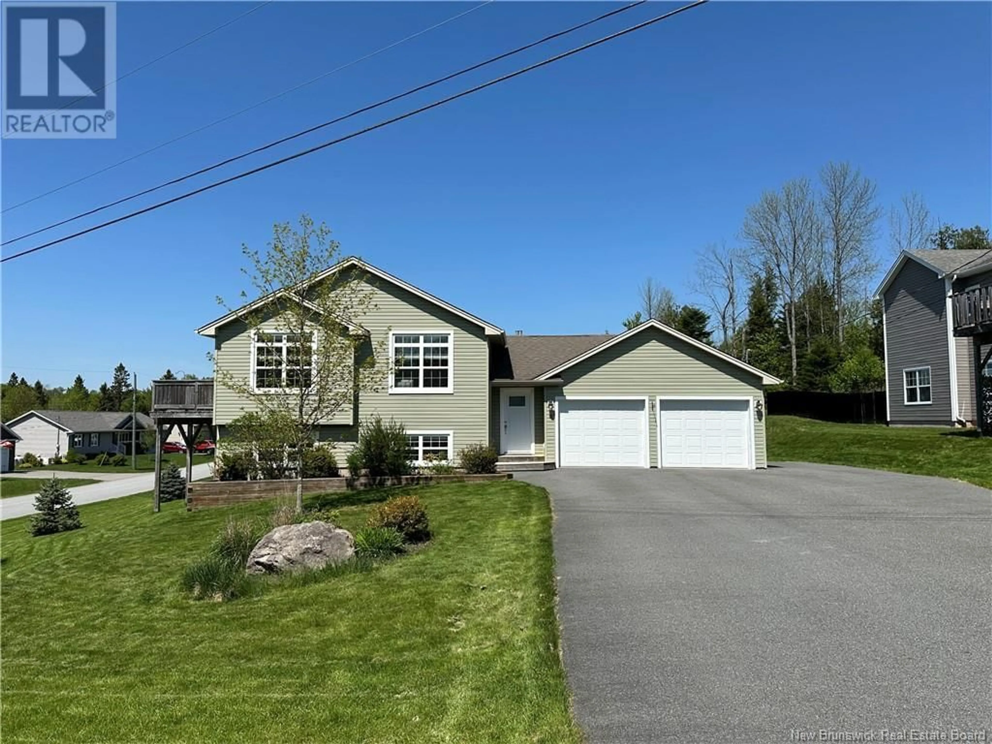 Home with vinyl exterior material, street for 90 KINGSWAY DRIVE, Quispamsis New Brunswick E2G0H7