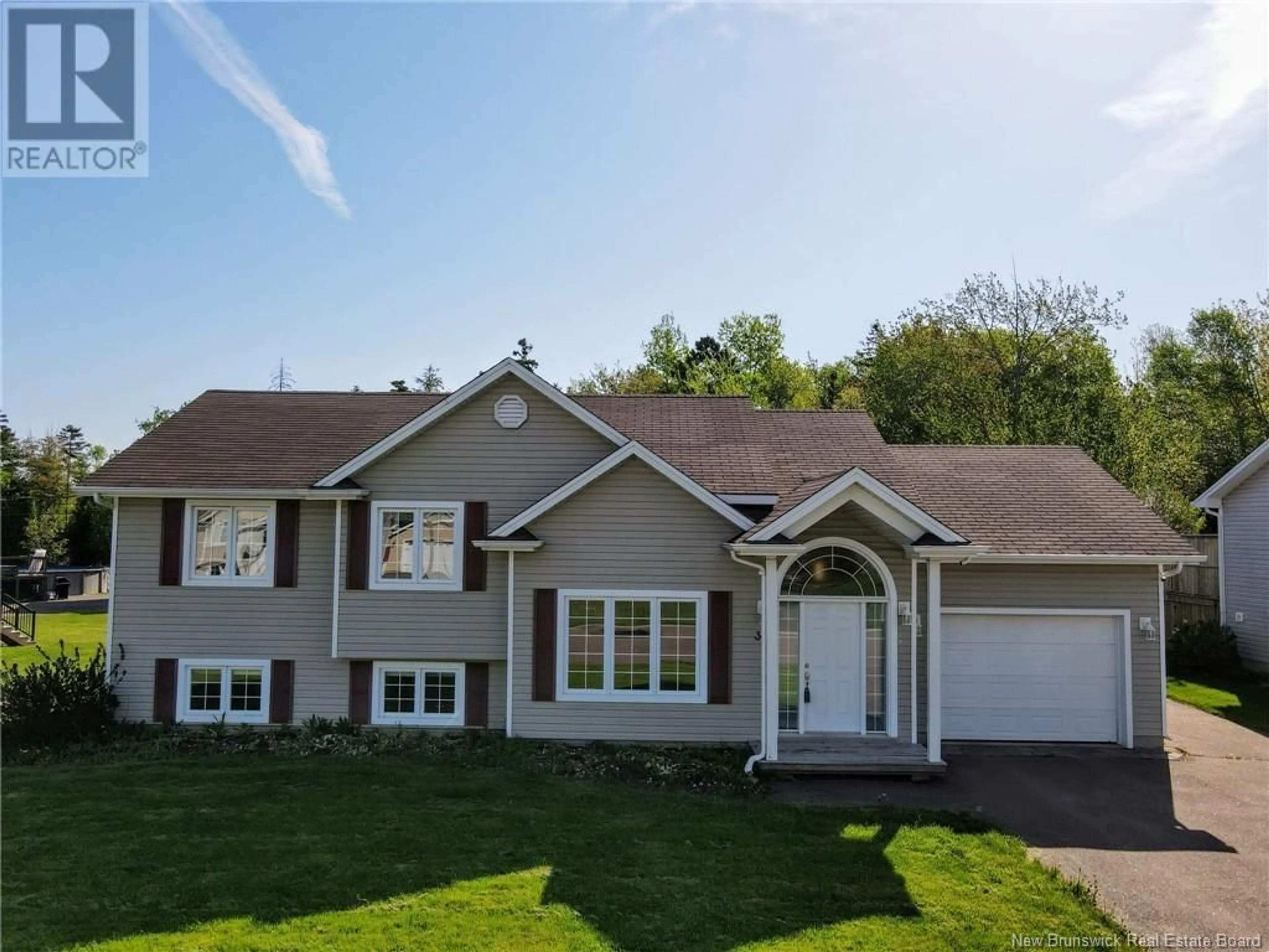 Home with vinyl exterior material, street for 32 MANON STREET, Shediac New Brunswick E4P0A9