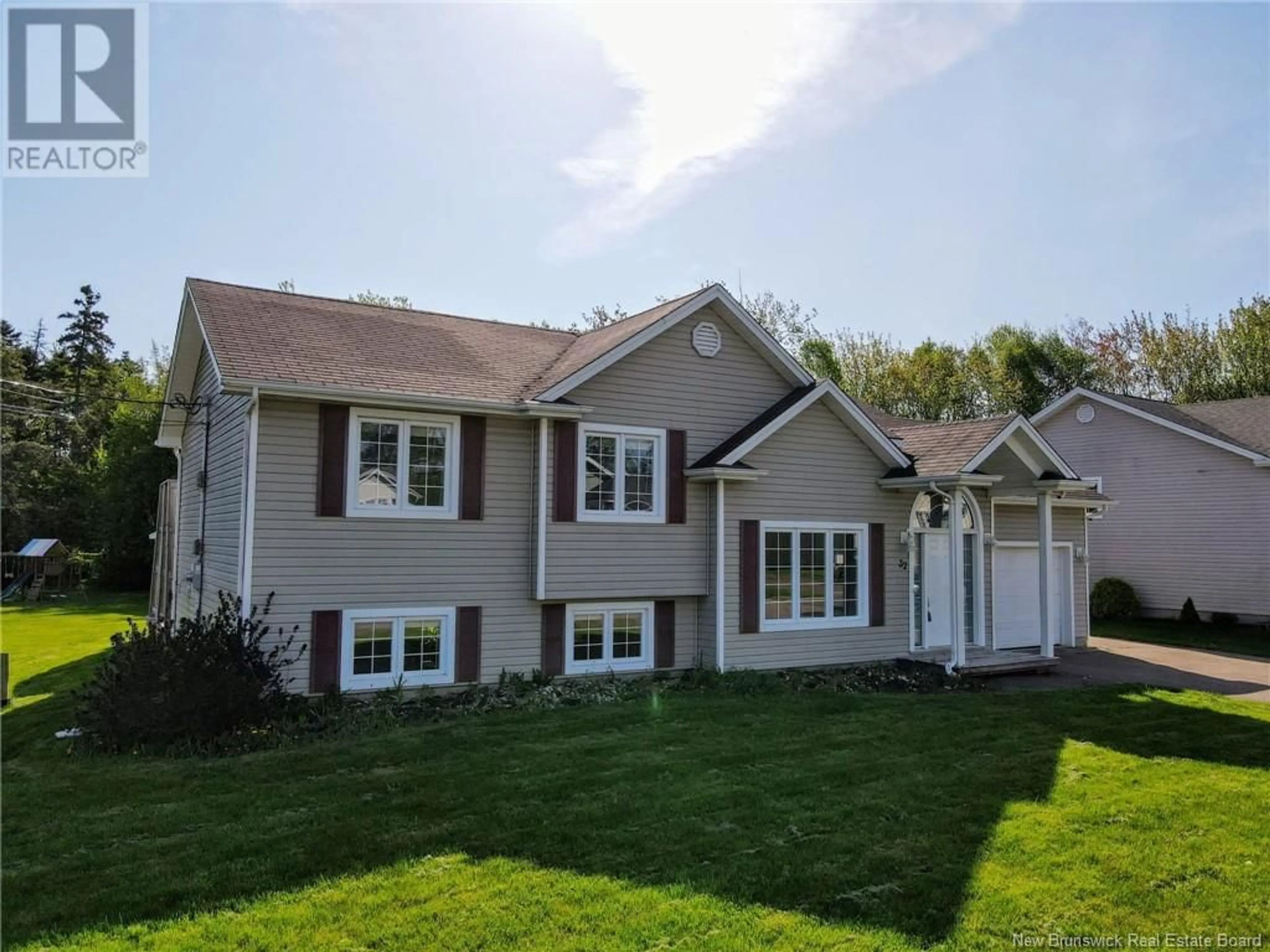 Home with vinyl exterior material, street for 32 MANON STREET, Shediac New Brunswick E4P0A9