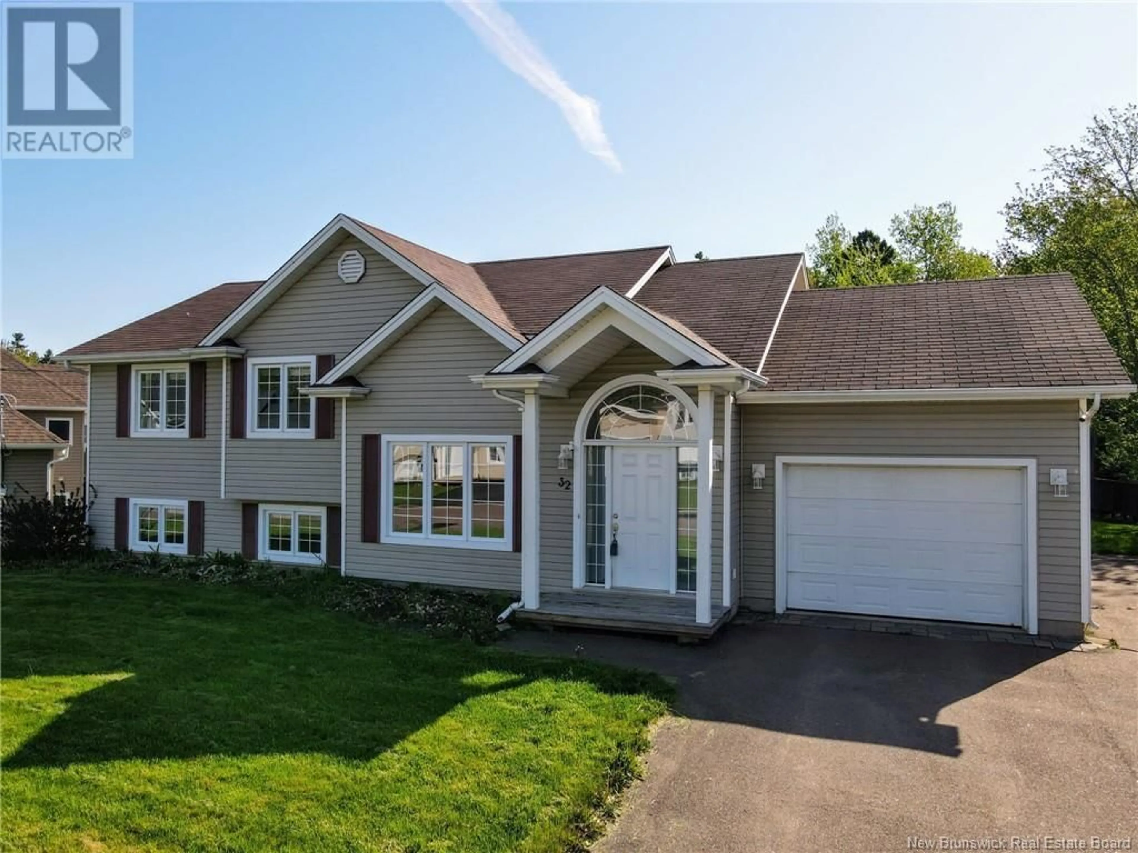 Home with vinyl exterior material, street for 32 MANON STREET, Shediac New Brunswick E4P0A9