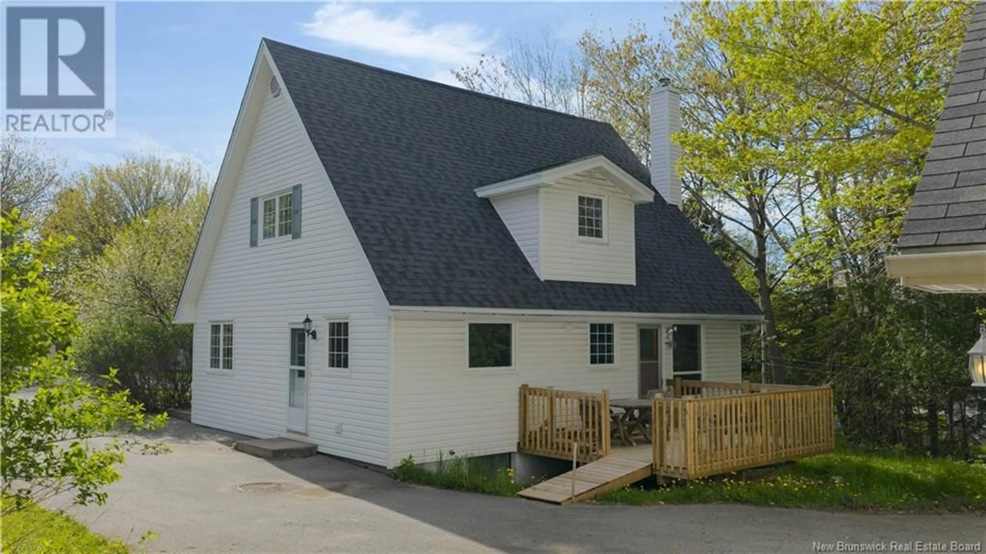 Home with vinyl exterior material, building for 5 NORTH STREET, Rothesay New Brunswick E2E3L9