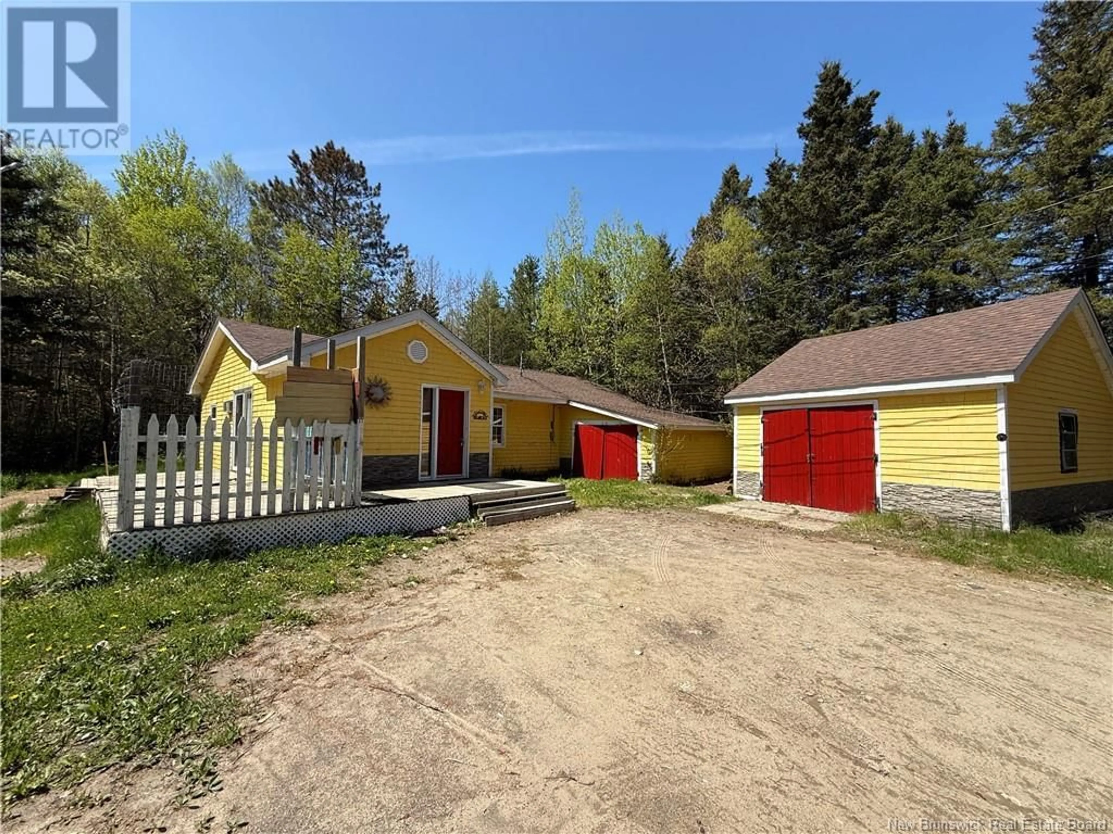 A pic from outside/outdoor area/front of a property/back of a property/a pic from drone, street for 91 BAS DE L'ALLEE, Richibouctou-Village New Brunswick E1W1B7