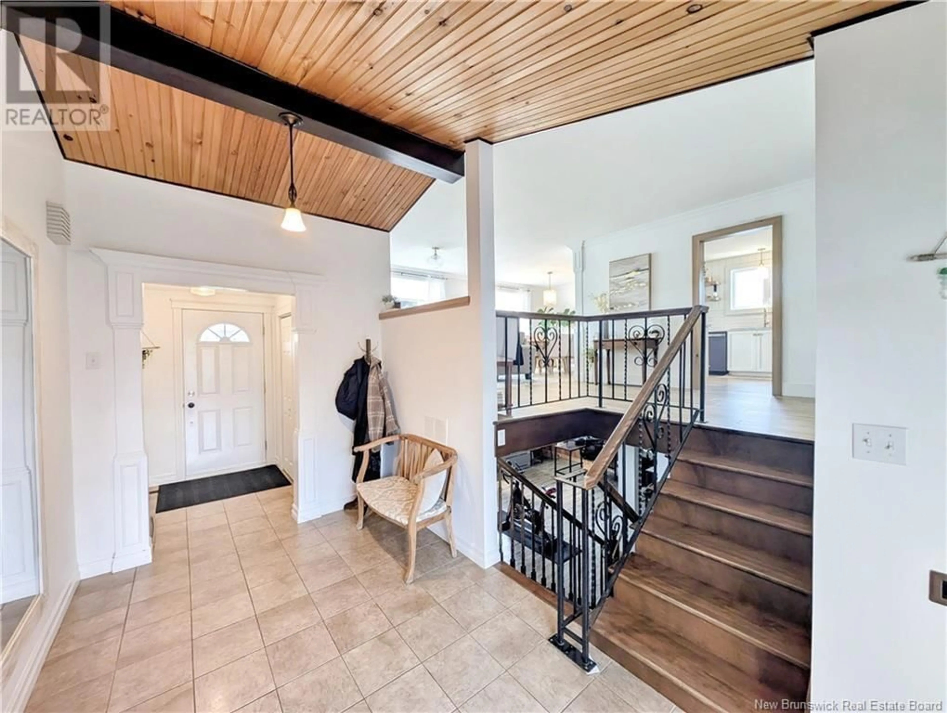 Indoor foyer for 850 DES ACADIENS BOULEVARD, Bertrand New Brunswick E1W1H3