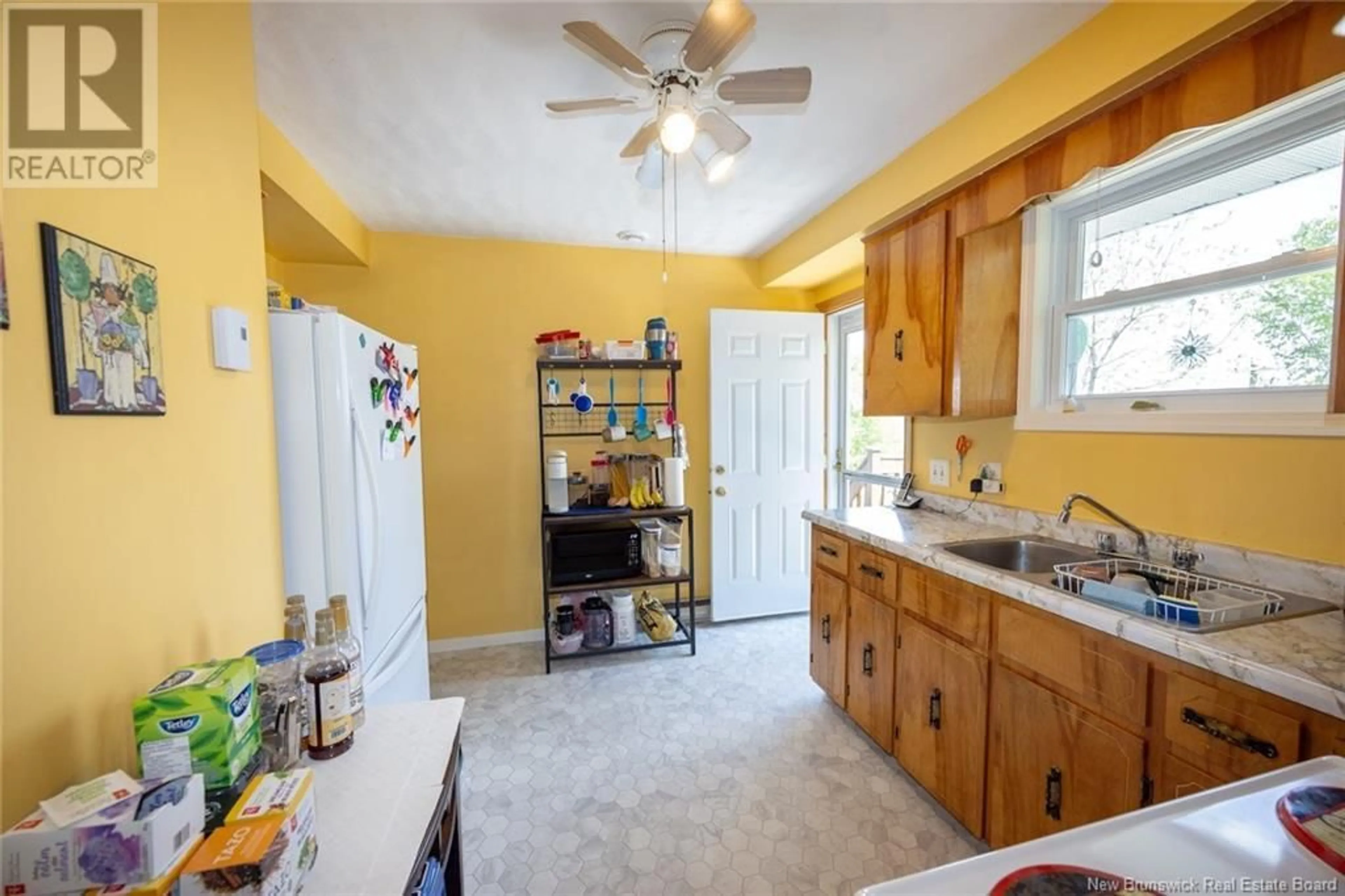Standard kitchen, ceramic/tile floor for 44 KIMBLE COURT, Fredericton New Brunswick E3B5W4