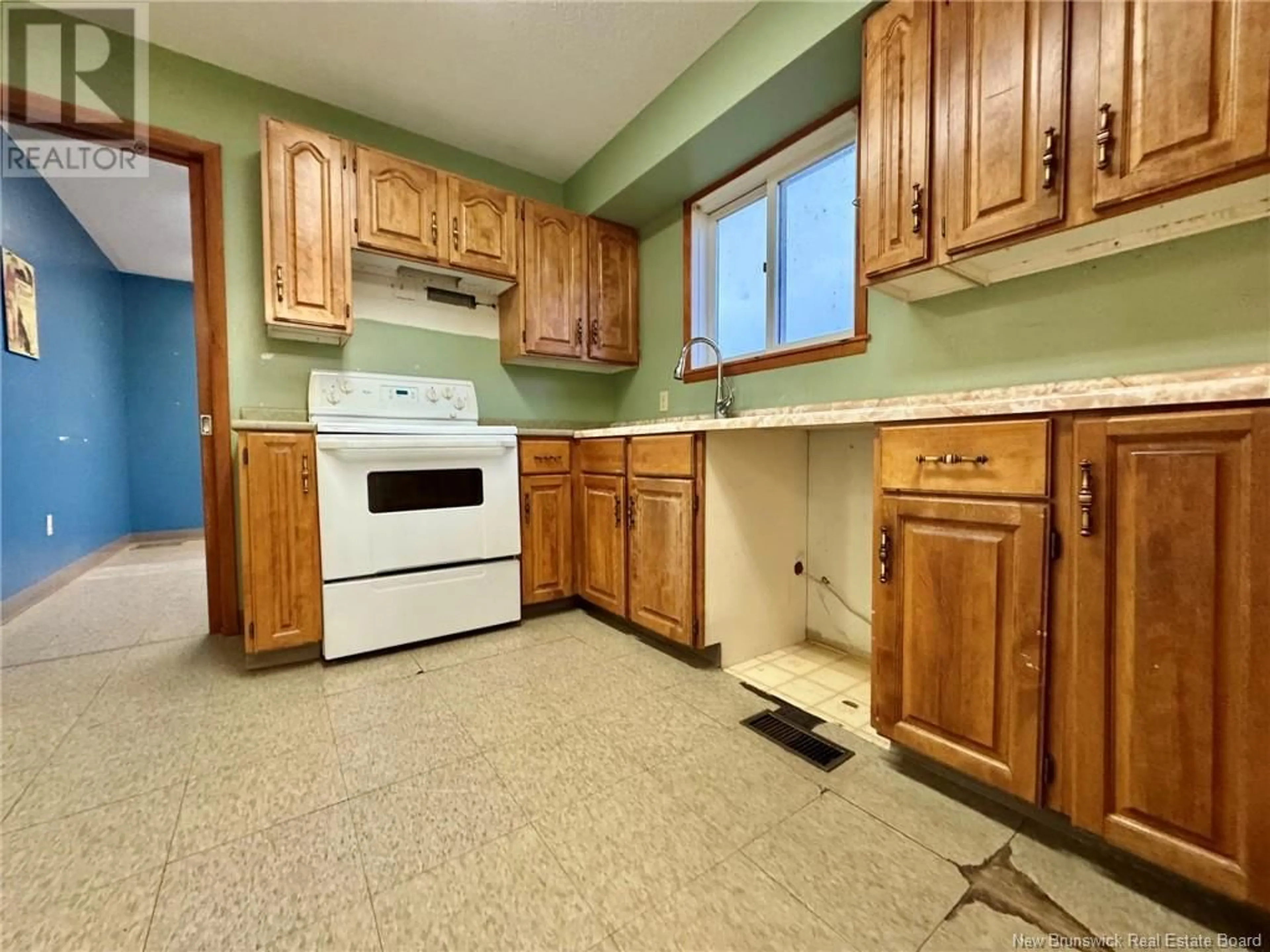 Standard kitchen, unknown for 183 KING STREET, Miramichi New Brunswick E1N2P1