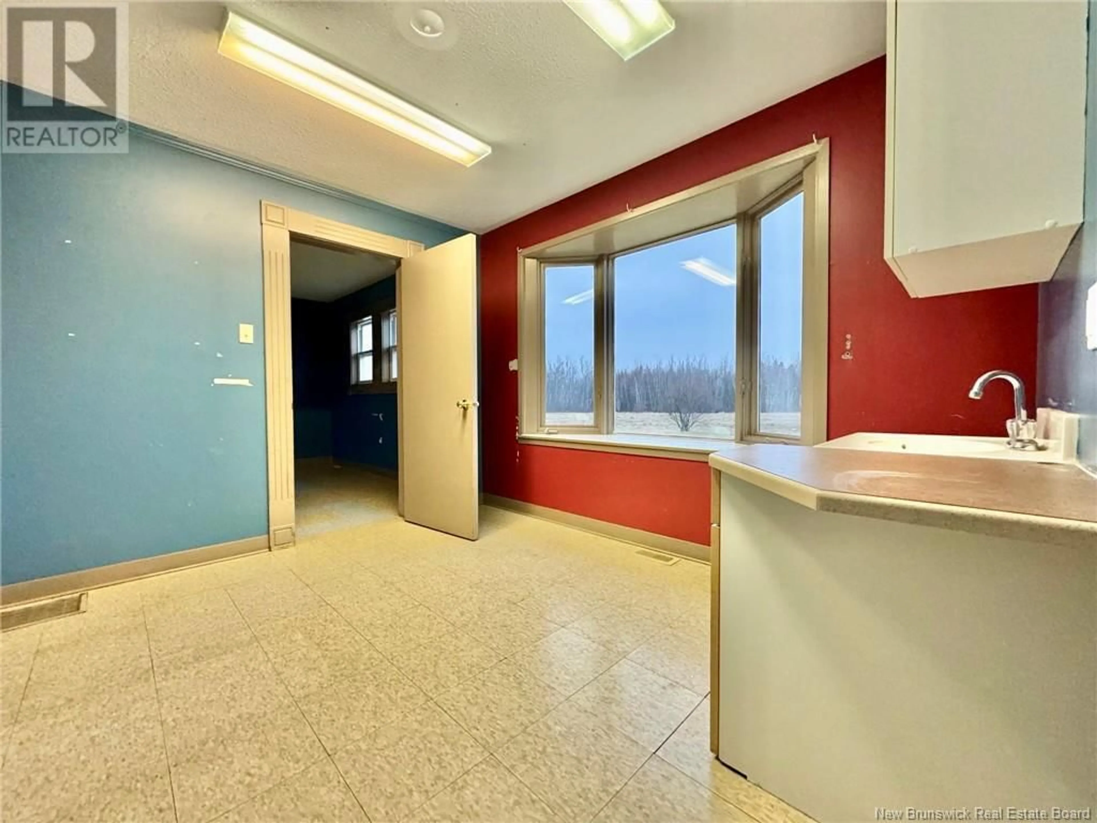 Indoor foyer for 183 KING STREET, Miramichi New Brunswick E1N2P1
