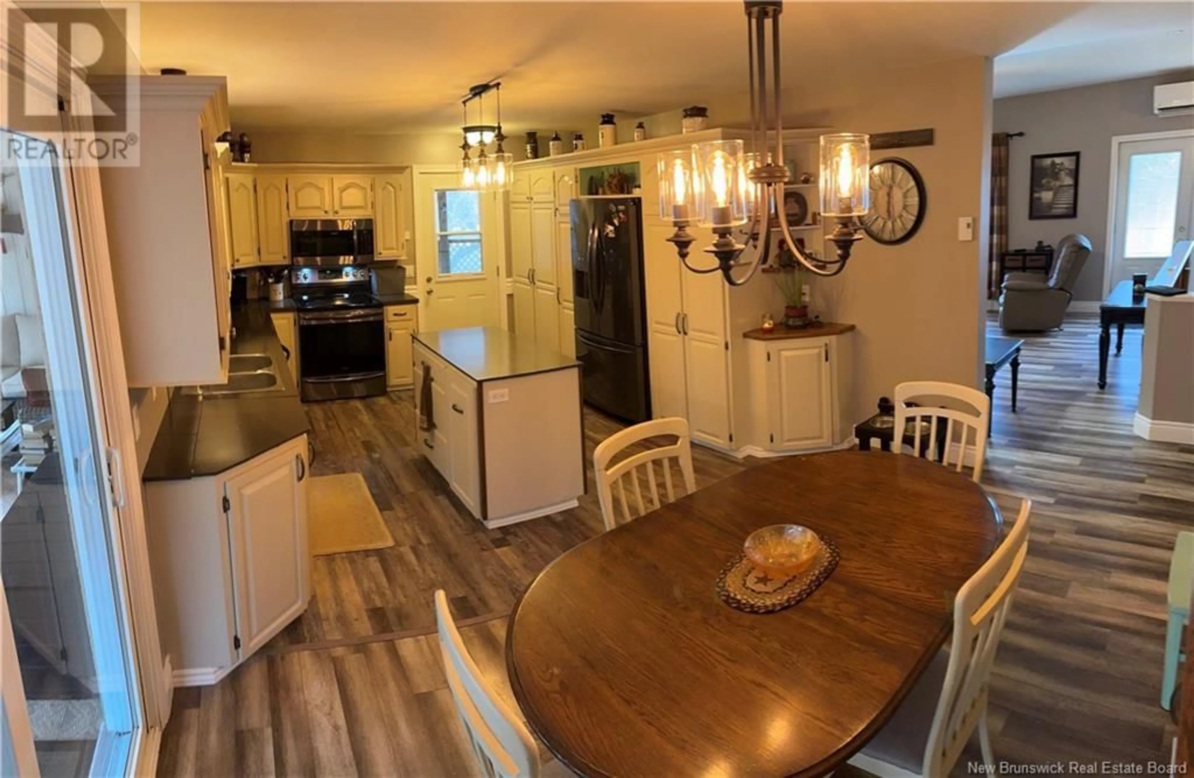 Open concept kitchen, unknown for 77 HILLCREST STREET, Plaster Rock New Brunswick E7G1V1