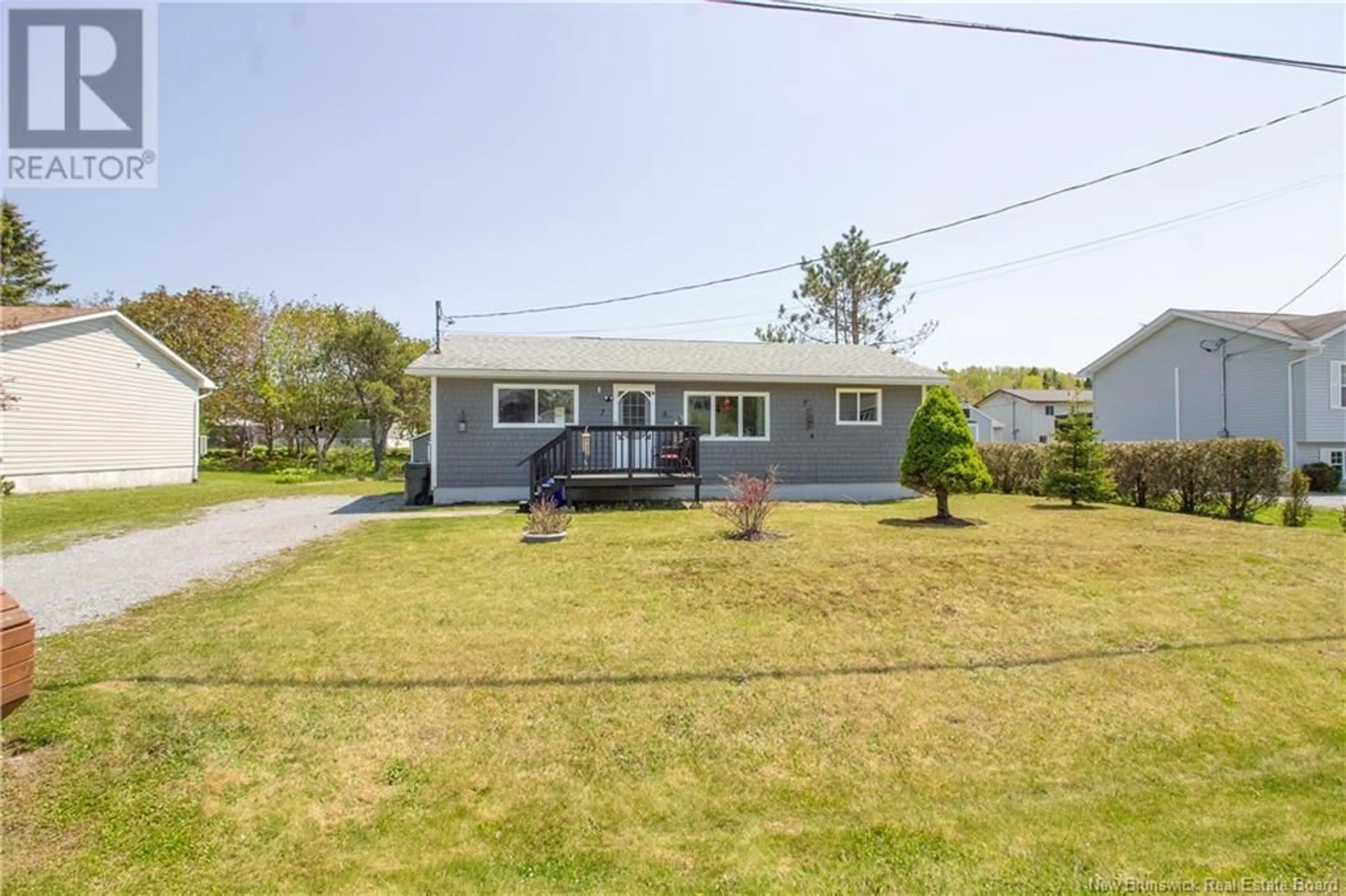 A pic from outside/outdoor area/front of a property/back of a property/a pic from drone, street for 7 OXFORD STREET, Willow Grove New Brunswick E2S1G4