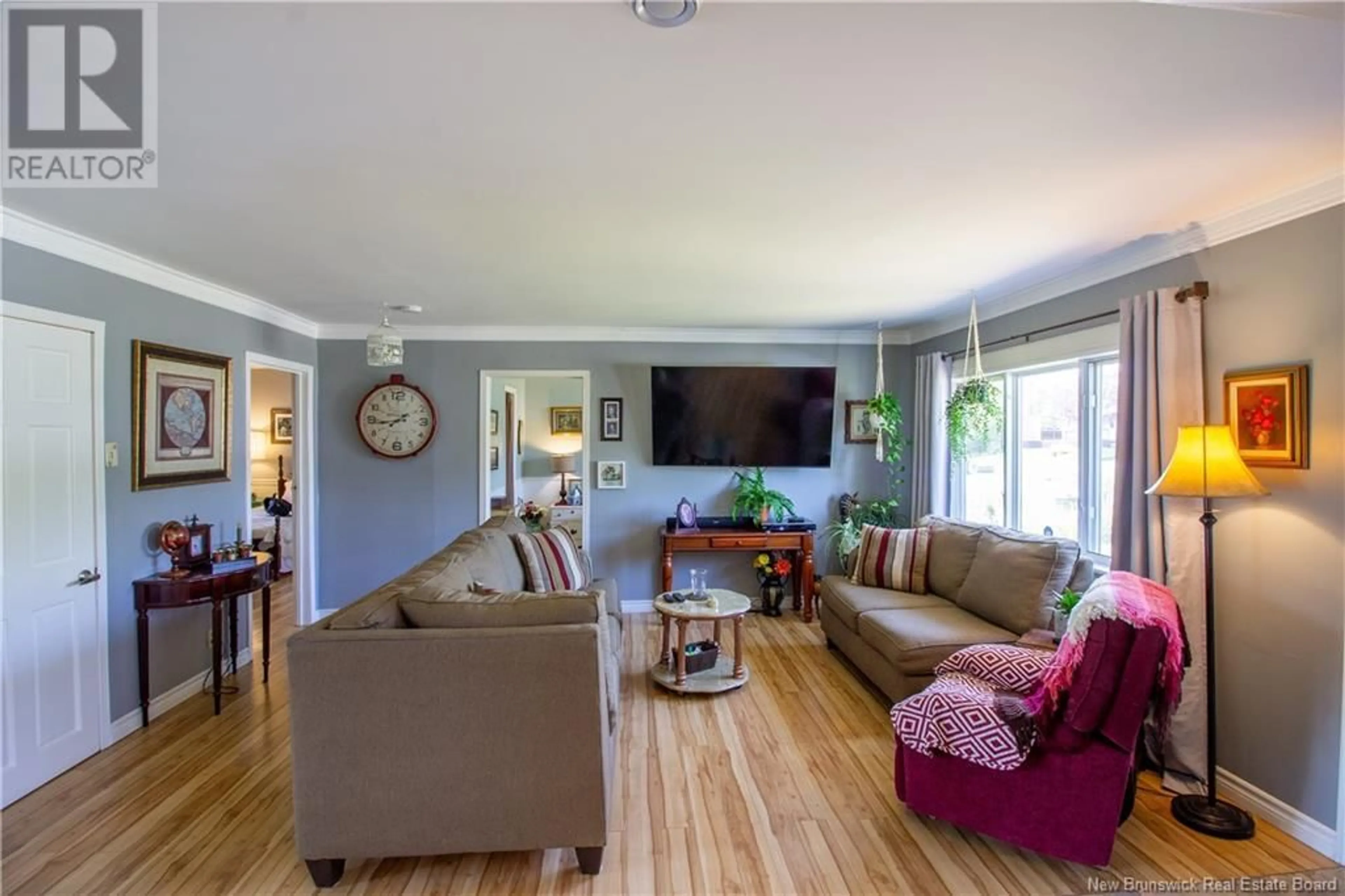 Living room with furniture, wood/laminate floor for 7 OXFORD STREET, Willow Grove New Brunswick E2S1G4