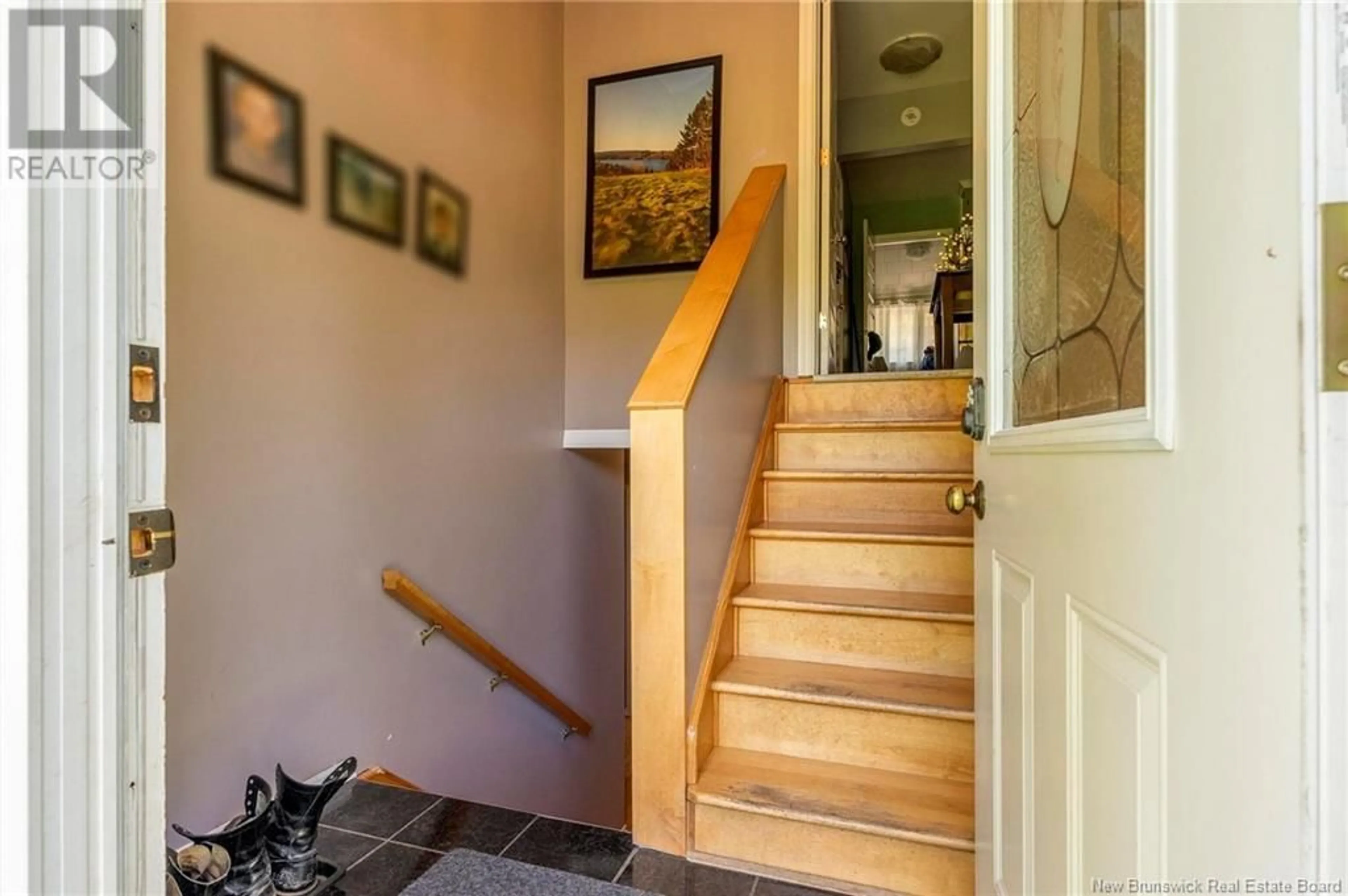 Indoor entryway for 24 MORNA DRIVE, Saint John New Brunswick E2M6N3