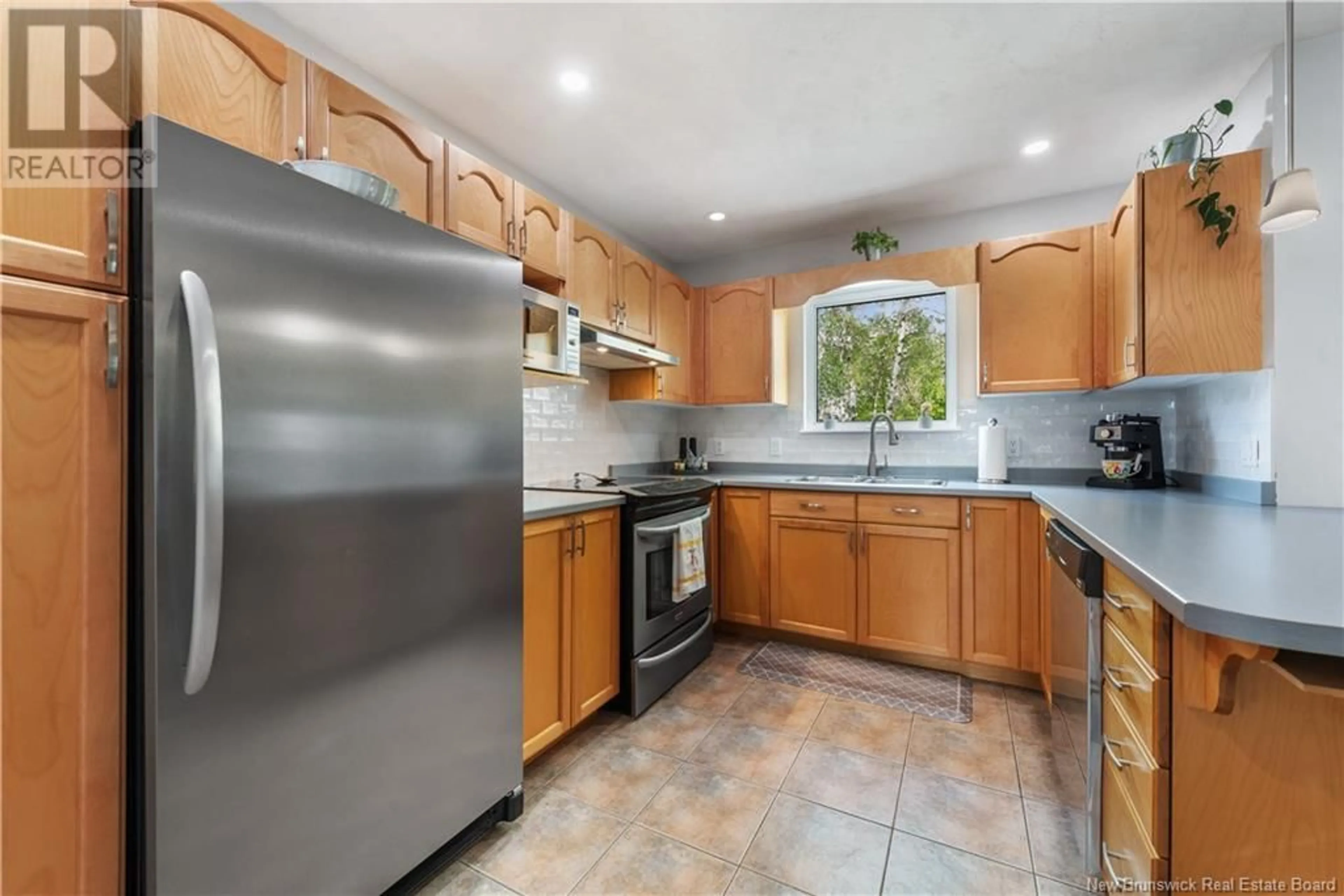 Standard kitchen, ceramic/tile floor for 23 MERLOT CRESCENT, Dieppe New Brunswick E1A7W4
