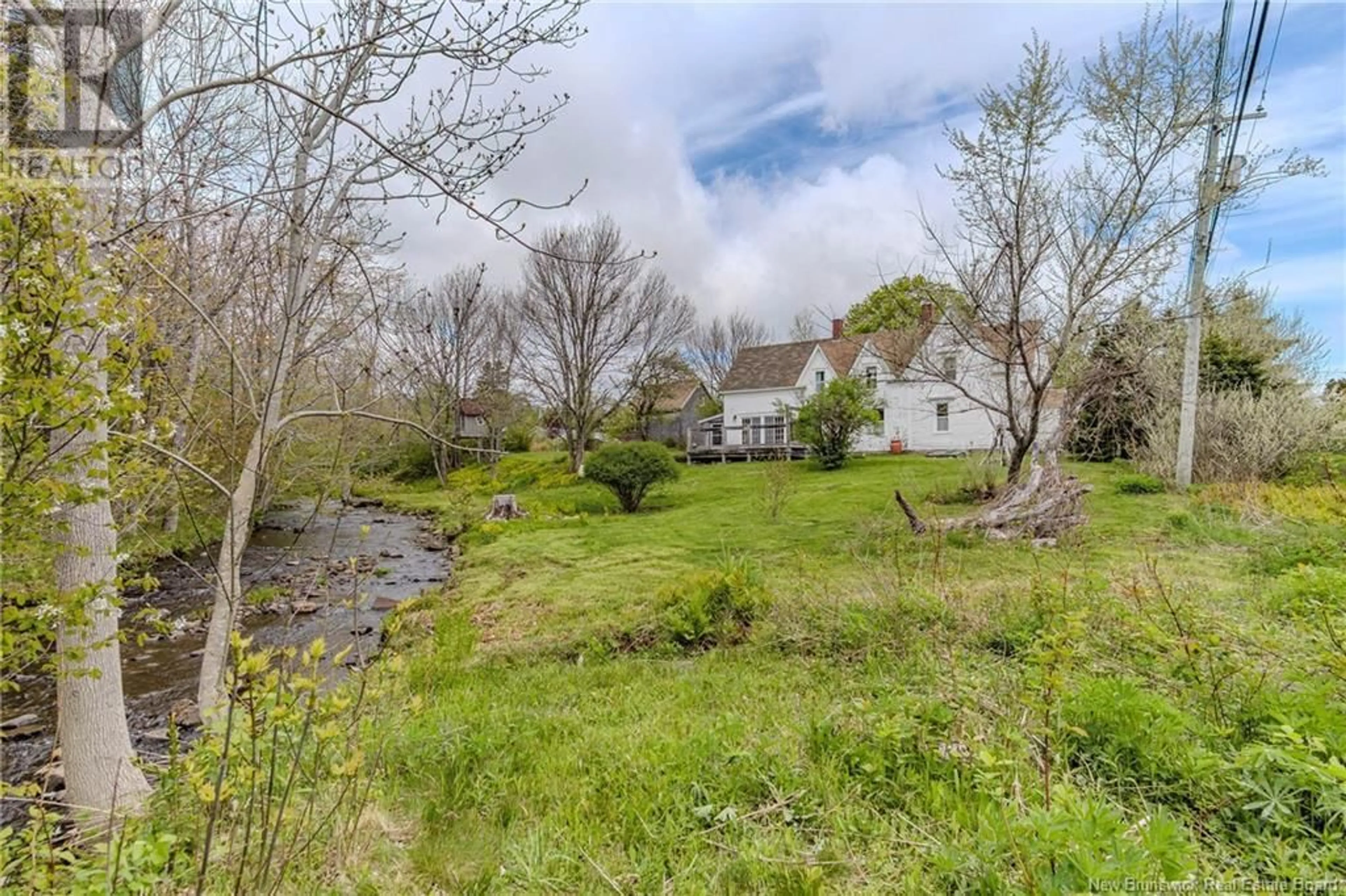 A pic from outside/outdoor area/front of a property/back of a property/a pic from drone, water/lake/river/ocean view for 562 ROUTE 776, Grand Manan New Brunswick E2K0A9